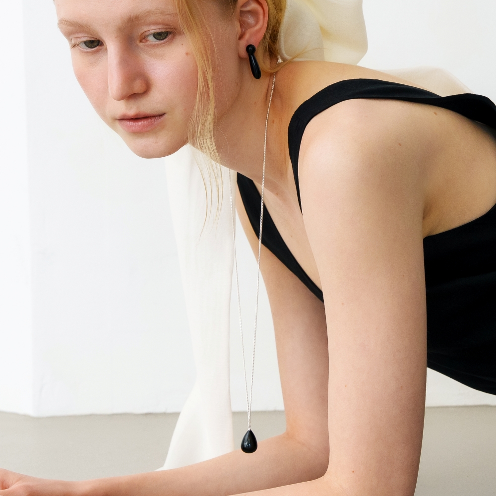 러브미몬스터 볼드 오닉스 드롭 롱 체인 목걸이 실버(lovememonster Bold Onyx Drop Long Chain Necklace SILVER) - 2