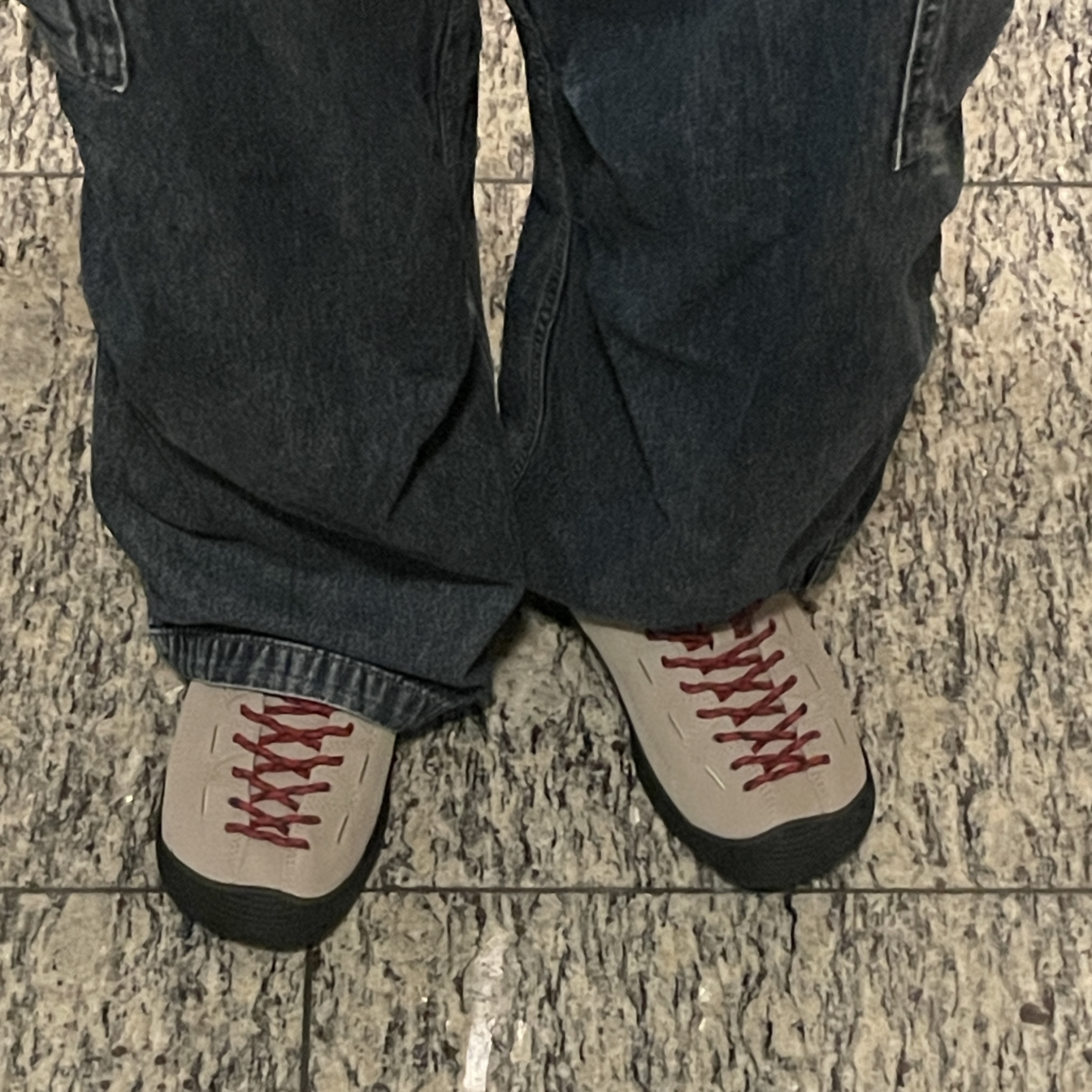 Keen Jasper Suede Sneakers Silver Mink 착용 스타일
