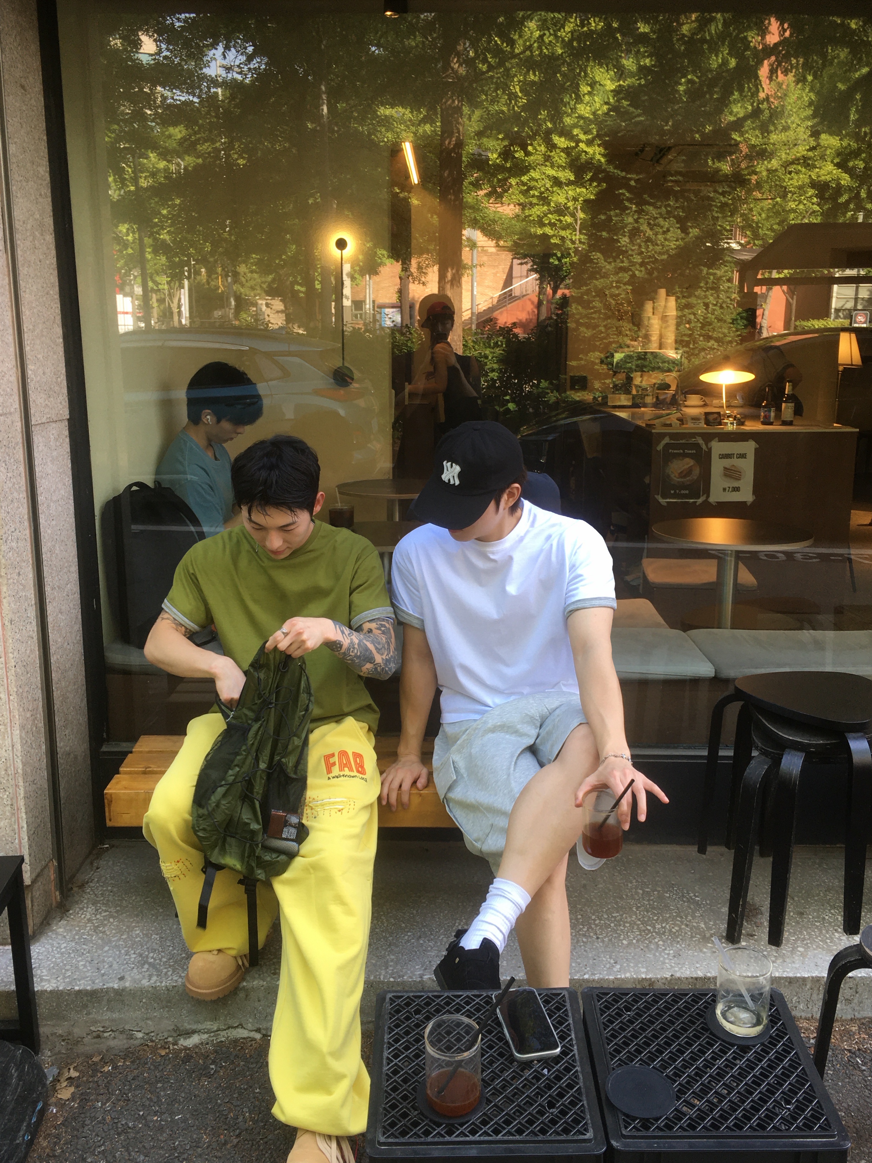 [프리오더] Polyteru Sliders Shoes Black, Farfromwhat Far Patch Logo Cap Black 착용 스타일 - 3
