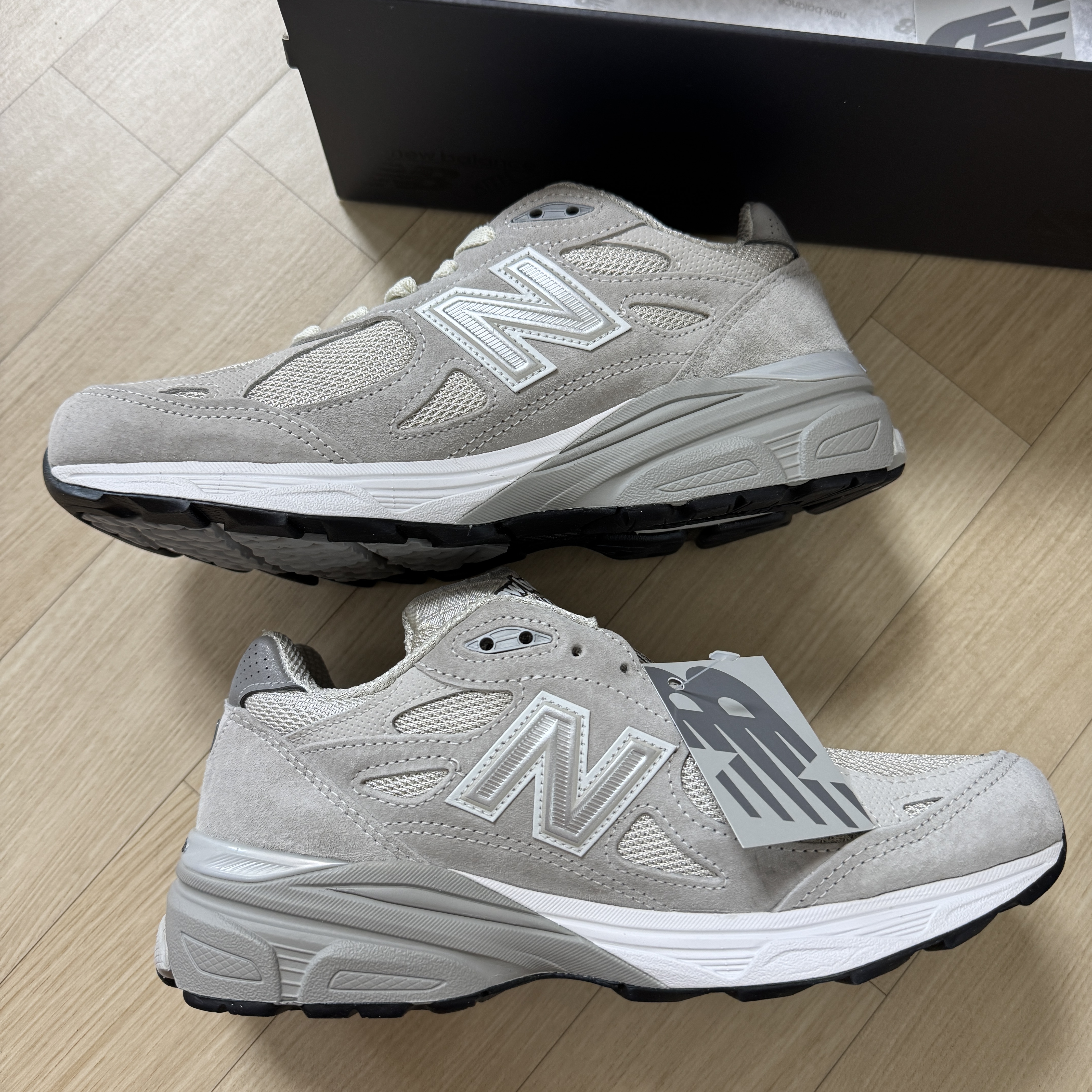 New Balance x Kith 990v3 Made in USA Hallow 착용 스타일 - 1