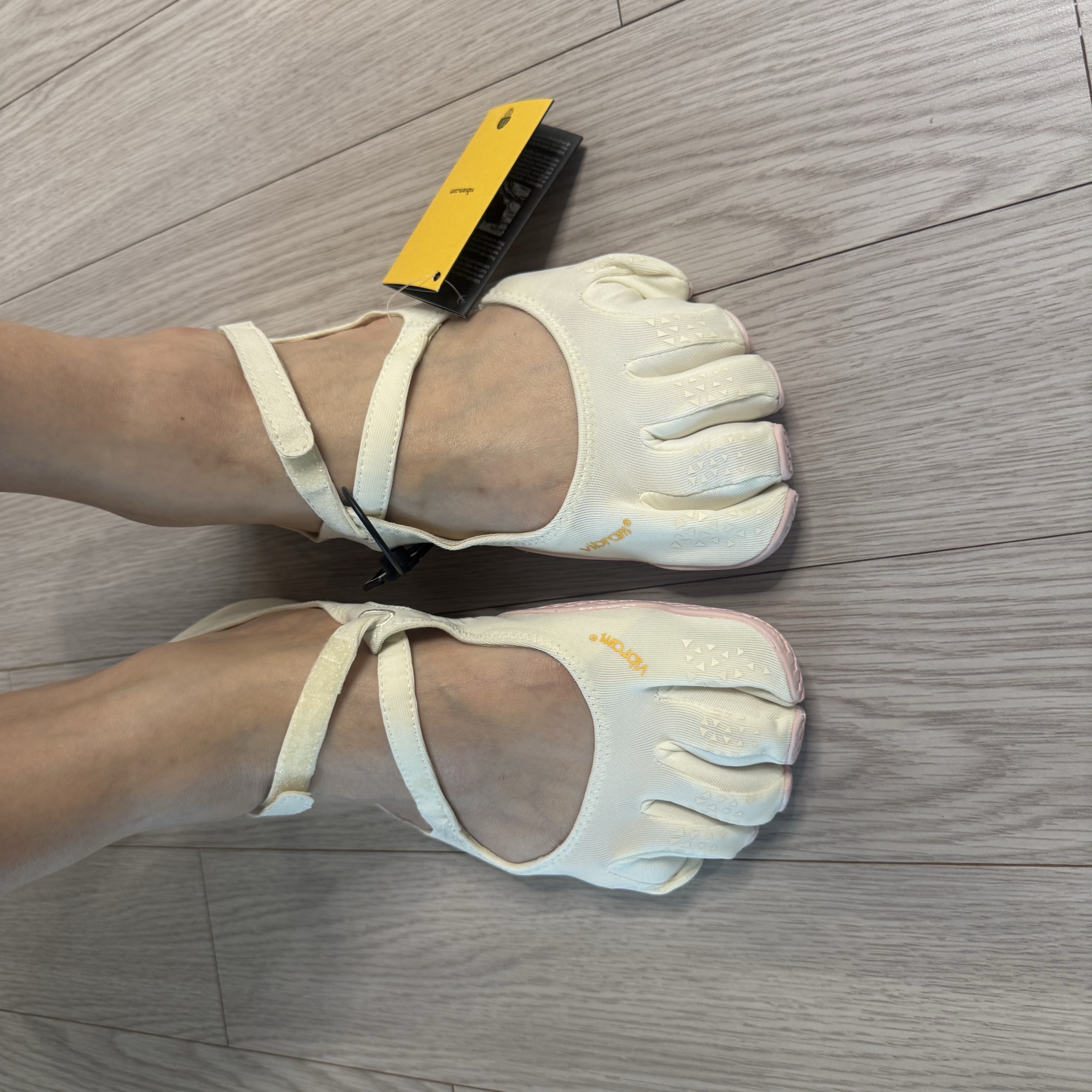 (W) Vibram Fivefingers V-Soul Ivory Dusty Pink 착용 스타일