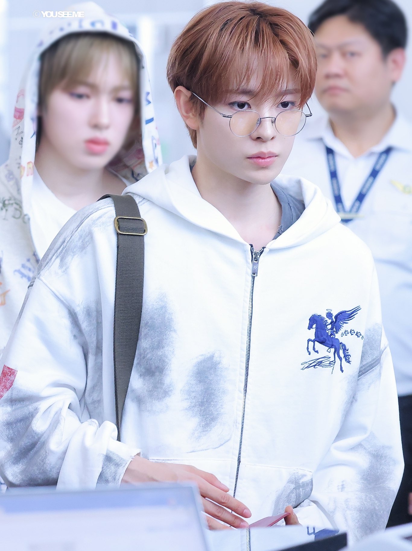 [트리플적립] PACOSPLY Dirty Falling Angel Zip Up Hoodie Dirty White 착용 스타일
