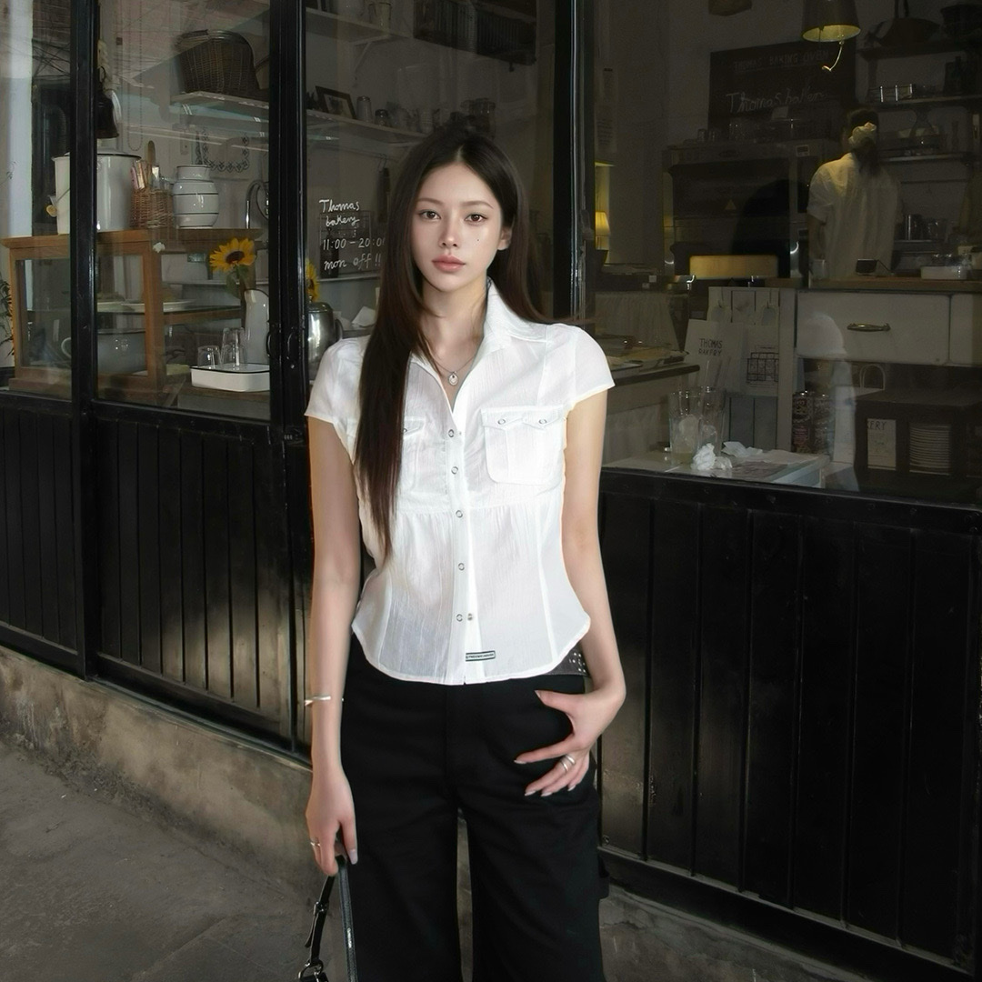 (W) Thevinylhouse Petit Half Shirts White 착용 스타일