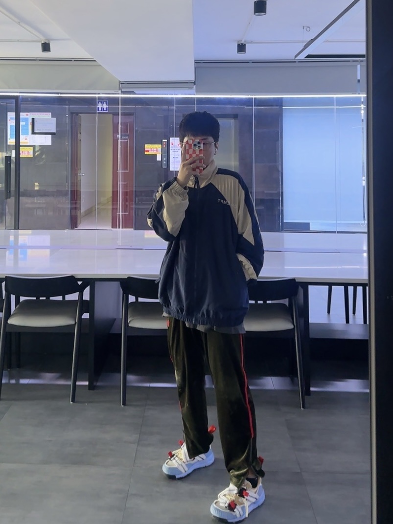 Project G/R Oversized Convertible Cargo Pants Blue, Balenciaga Defender Sneakers Black 착용 스타일 - 2