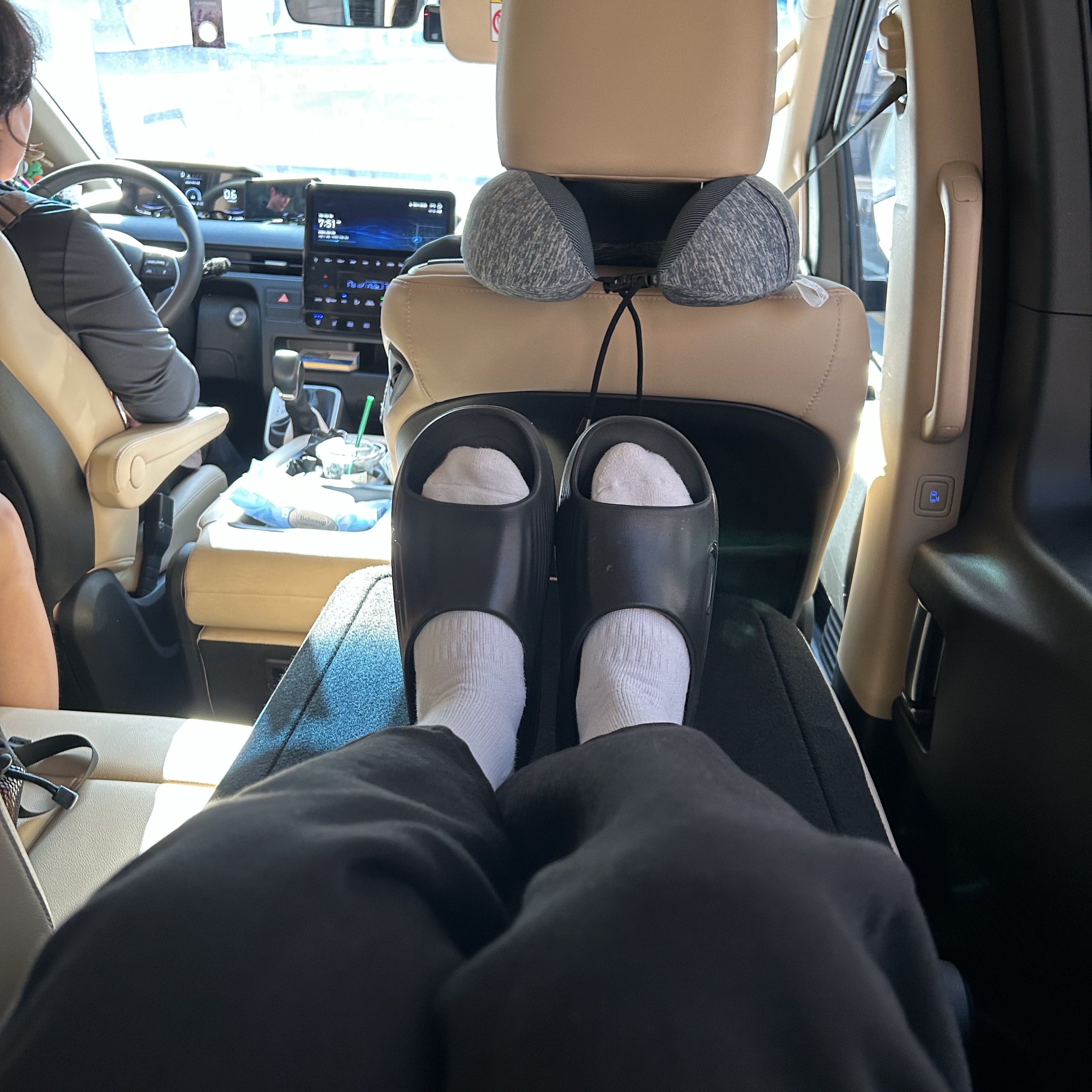 Nike ReactX Rejuven8 Slide Black 착용 스타일