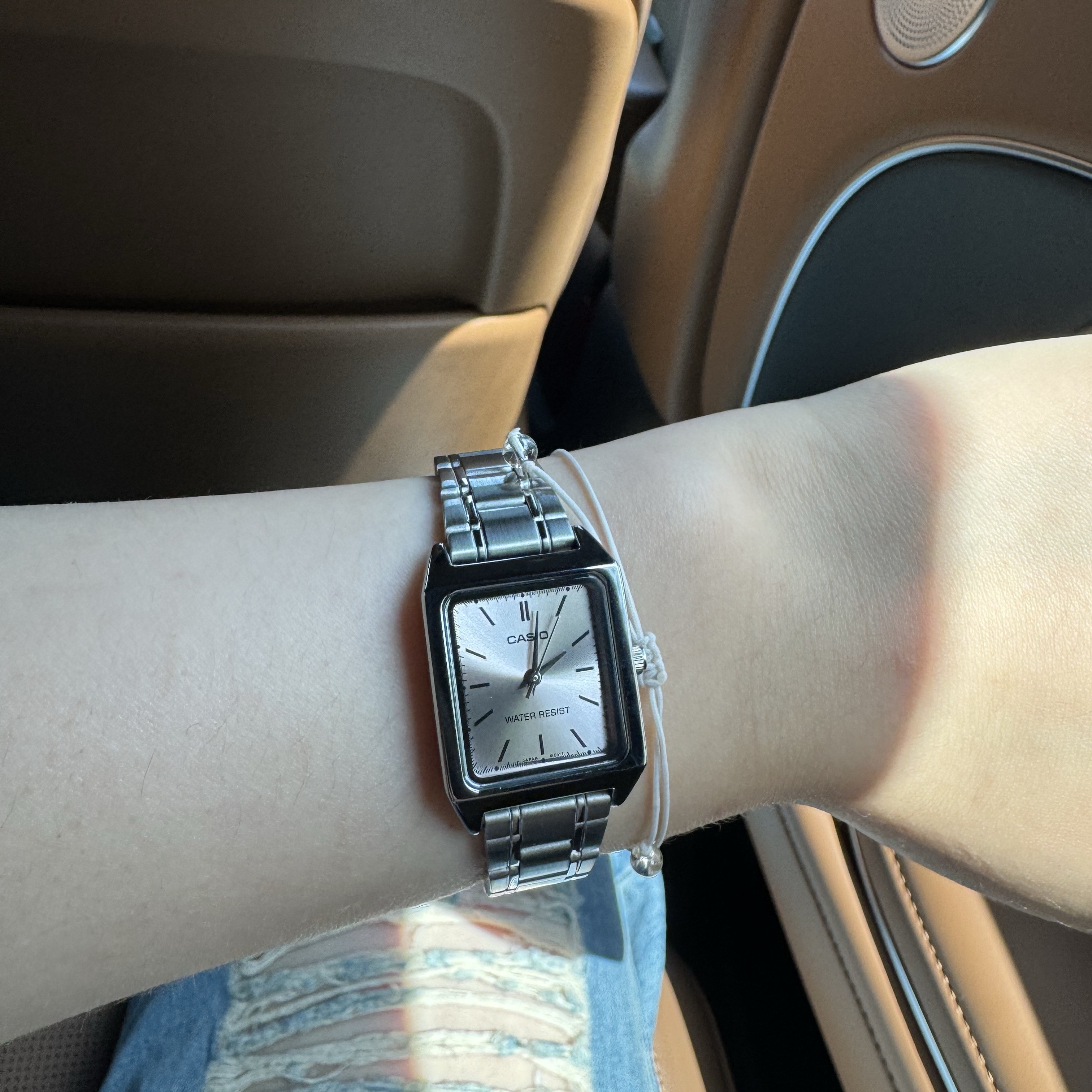 Casio LTP-V007D-4E 착용 스타일