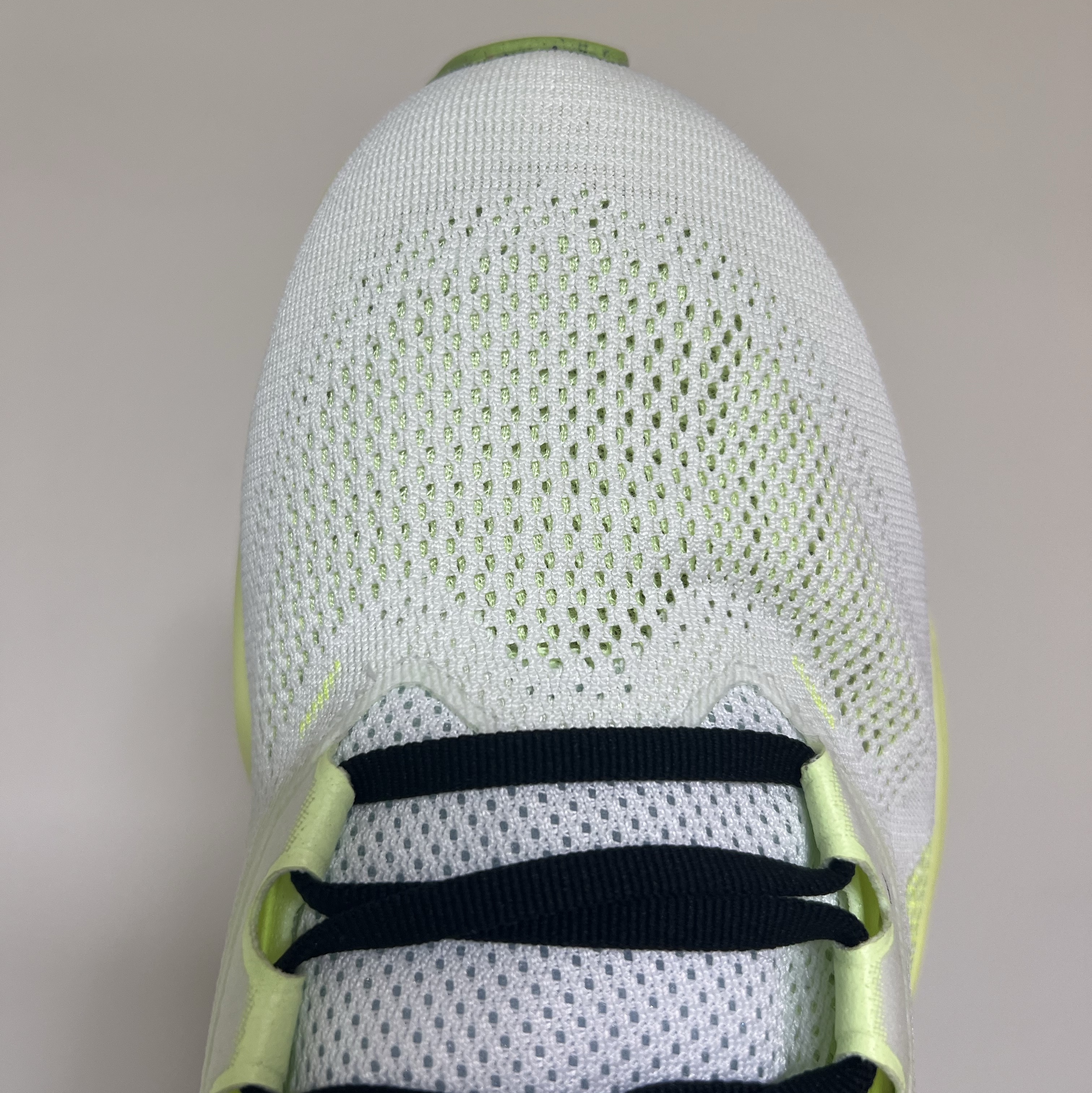 Nike Air Zoom Pegasus 41 White Volt Ice 착용 스타일 - 4