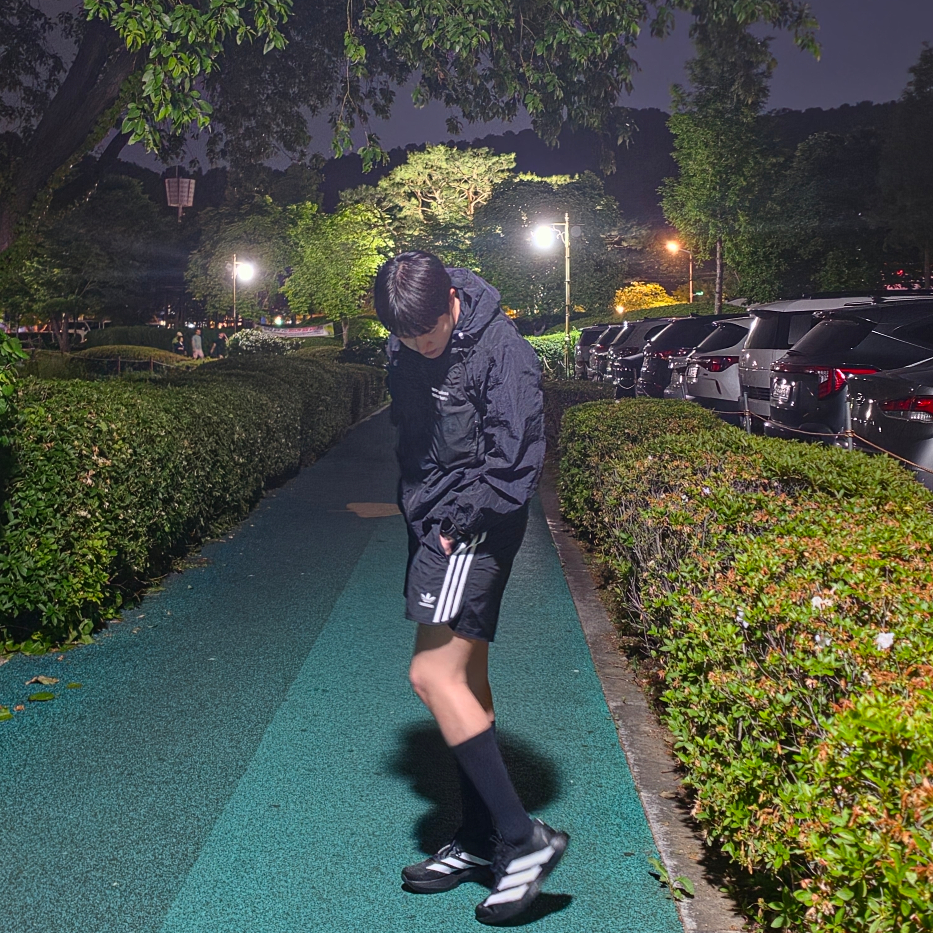 [KREAM 단독] runwhither Windbreaker Jacket V2 Black, [KREAM 단독] runwhither Trail Running Vest Black 착용 스타일 - 1