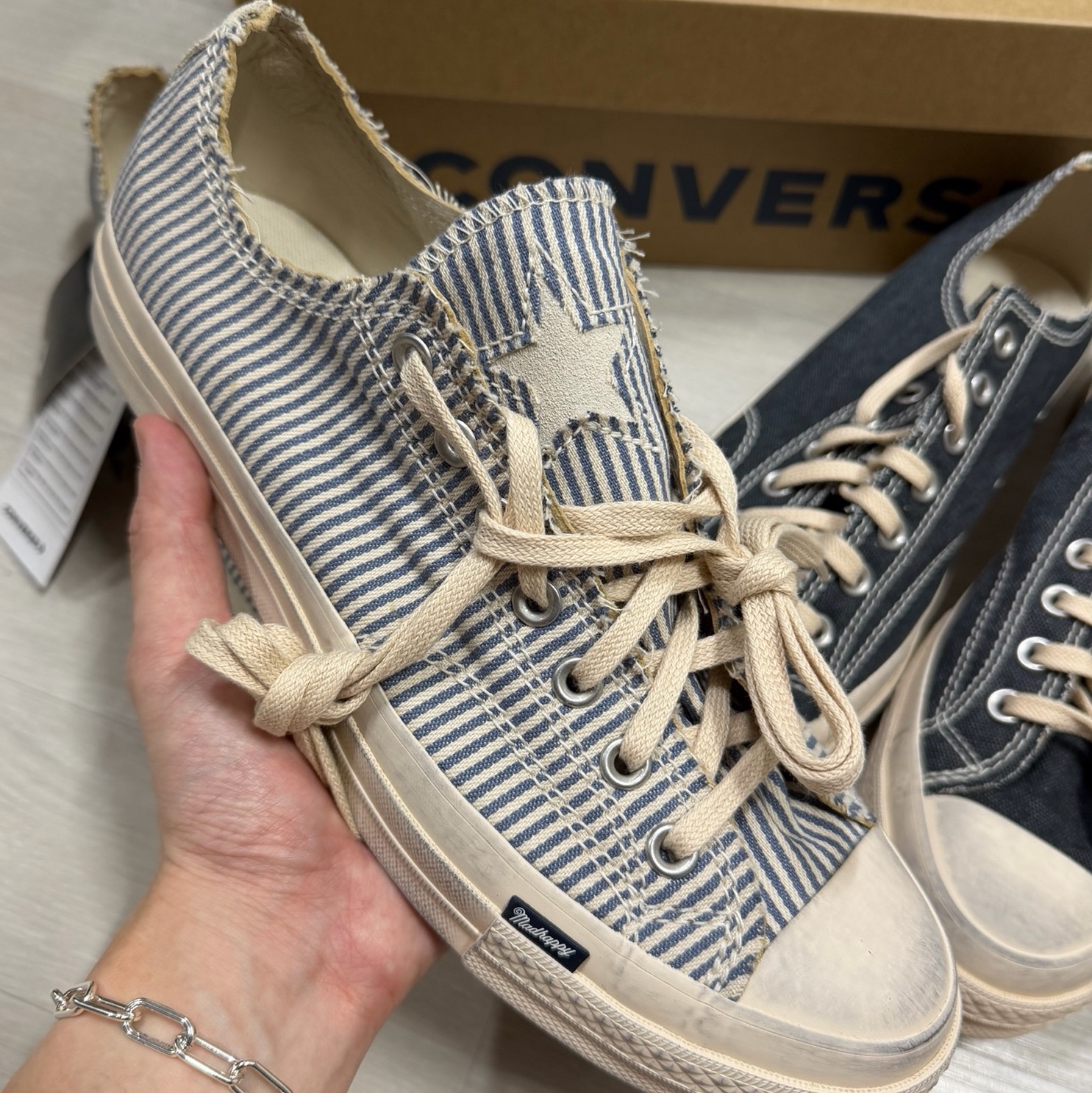Converse x Madhappy Chuck 70 Ox Black Natural Ivory, Converse x Madhappy Chuck 70 Ox Thunder Daze Natural Ivory 착용 스타일 - 3
