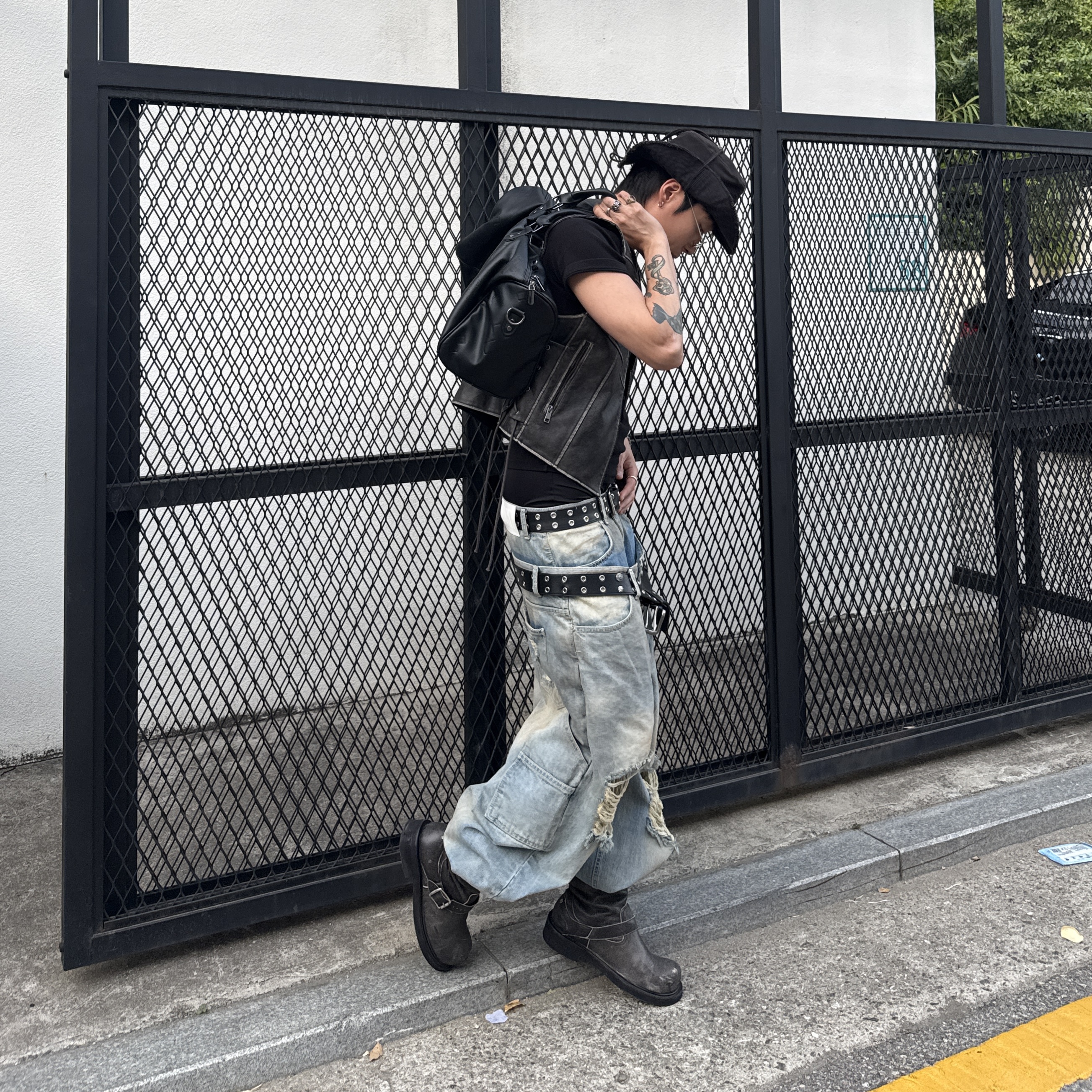 Jacquemus Le Bob Artichaut Bucket Hat Black 착용 스타일 - 1