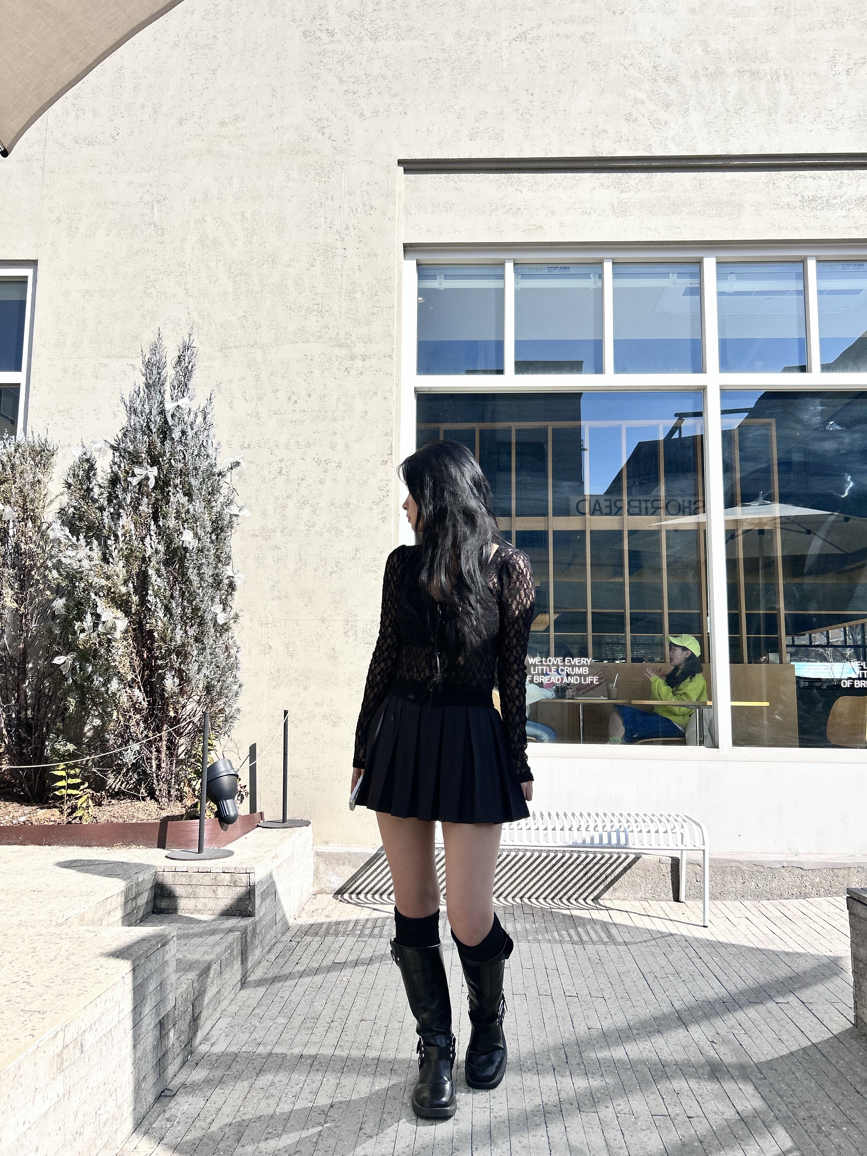 (W) Threetimes Romantic Lace Cardigan Black 착용 스타일 - 1