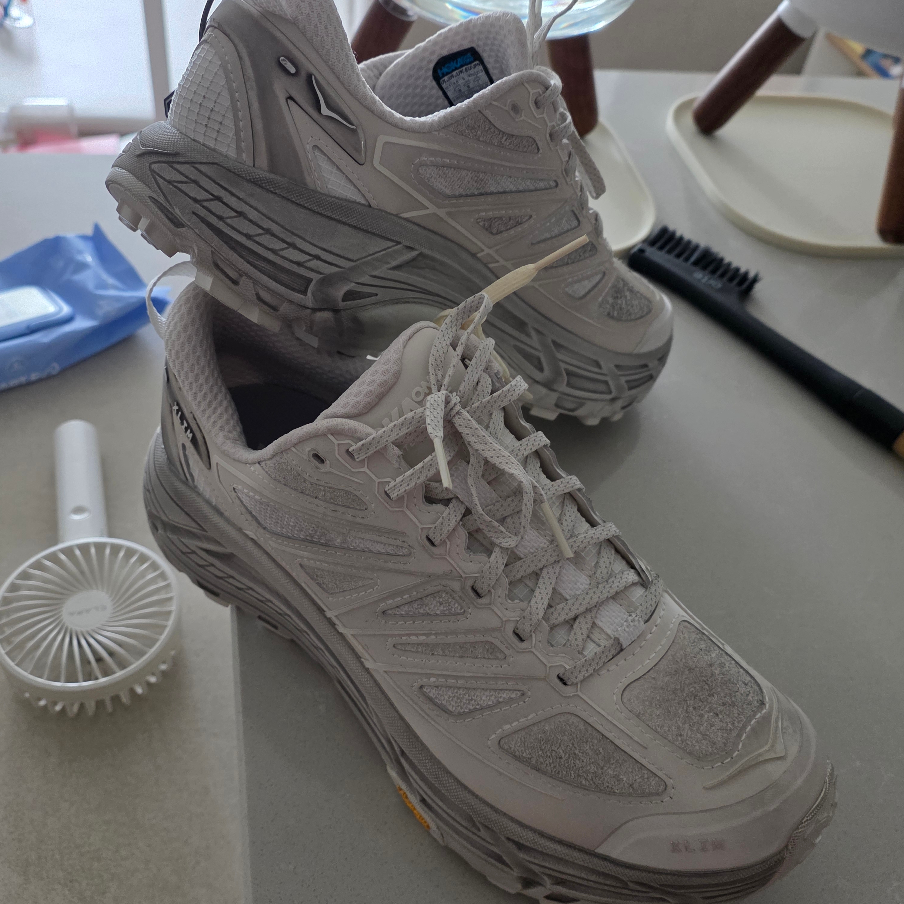 Hoka x Xlim Mafate Speed 2 TS Grey Foam 착용 스타일 - 4