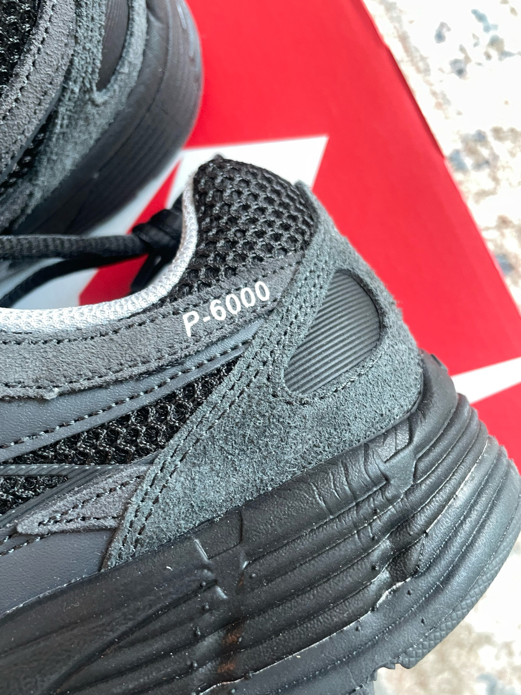 Nike P-6000 Suede Anthracite Chrome 착용 스타일 - 2
