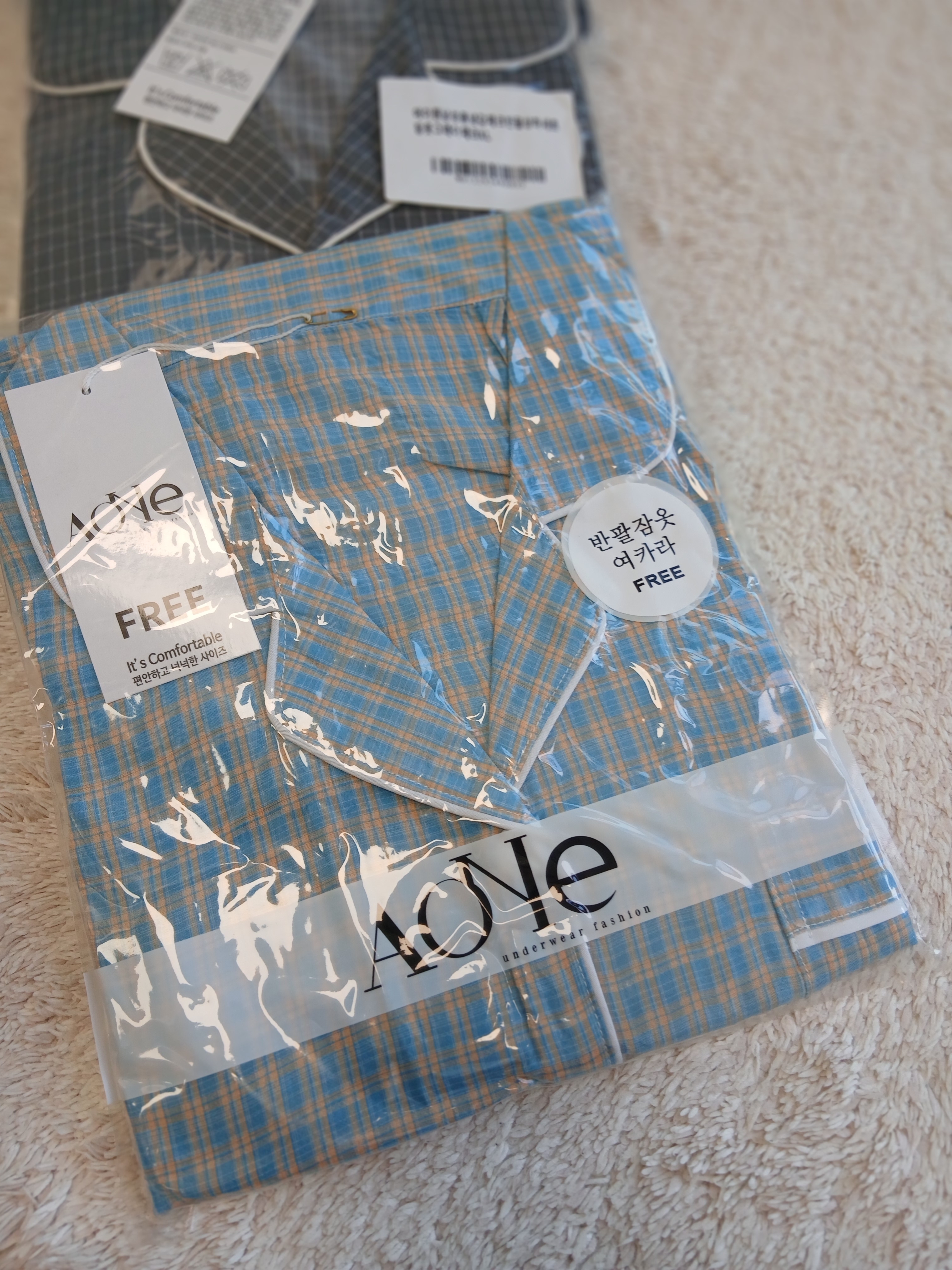 [3% 적립] Aone Cold Check Short Sleeve Pajama Set Gray Check, [3% 적립] Aone Cold Check Short Sleeve Pajama Set Navy Check 착용 스타일 - 4