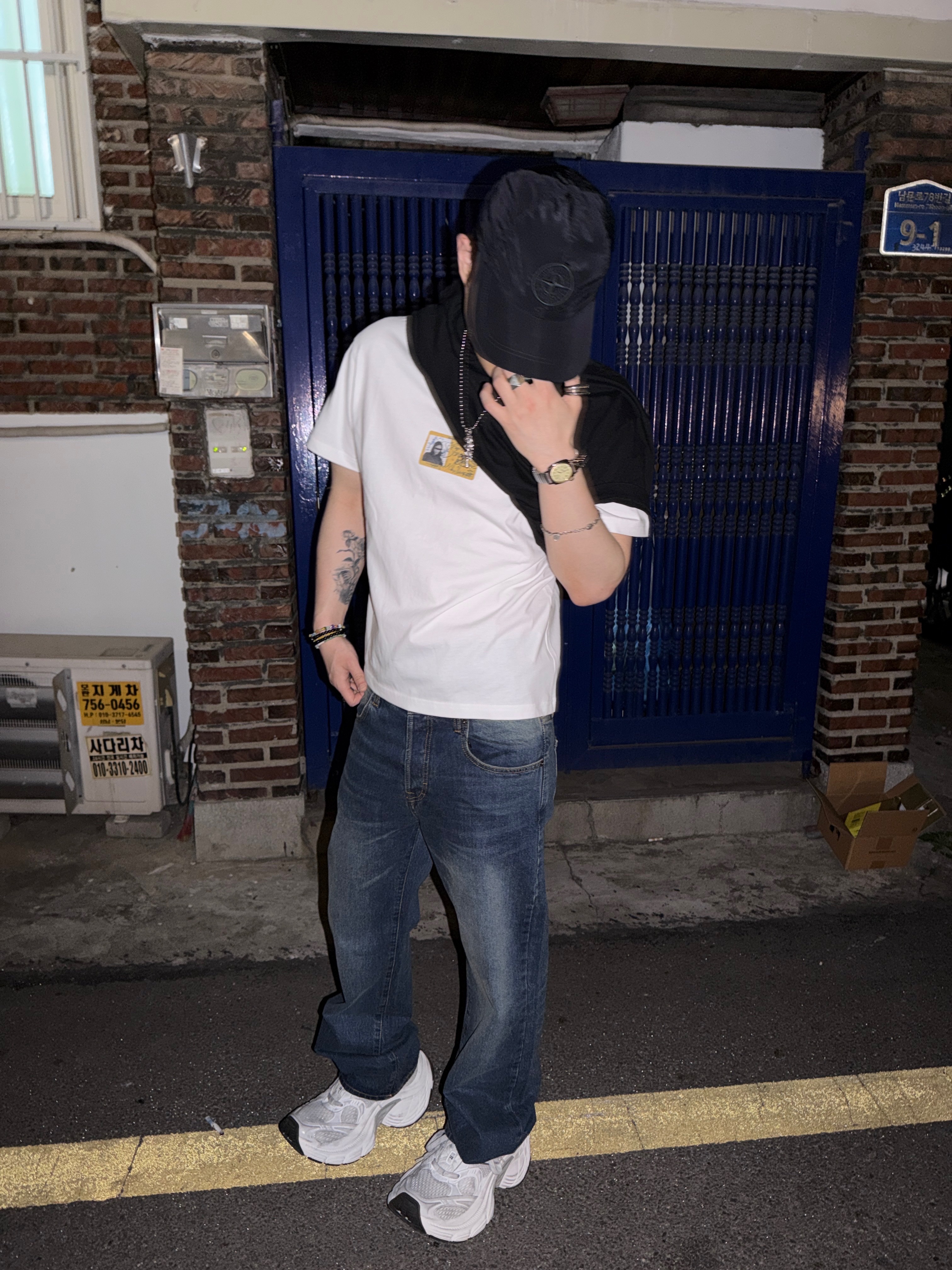 Thevinylhouse Lucky House Tee Black 착용 스타일 - 7