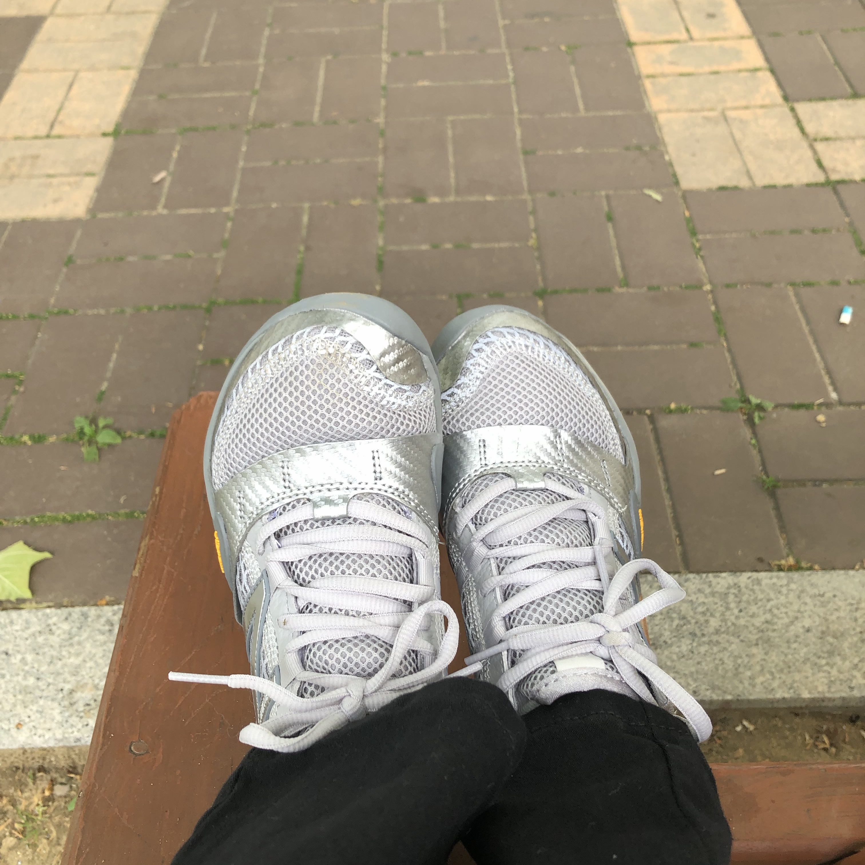 New Balance Minimus MT10O Slate Grey Silver Metallic 착용 스타일 - 2