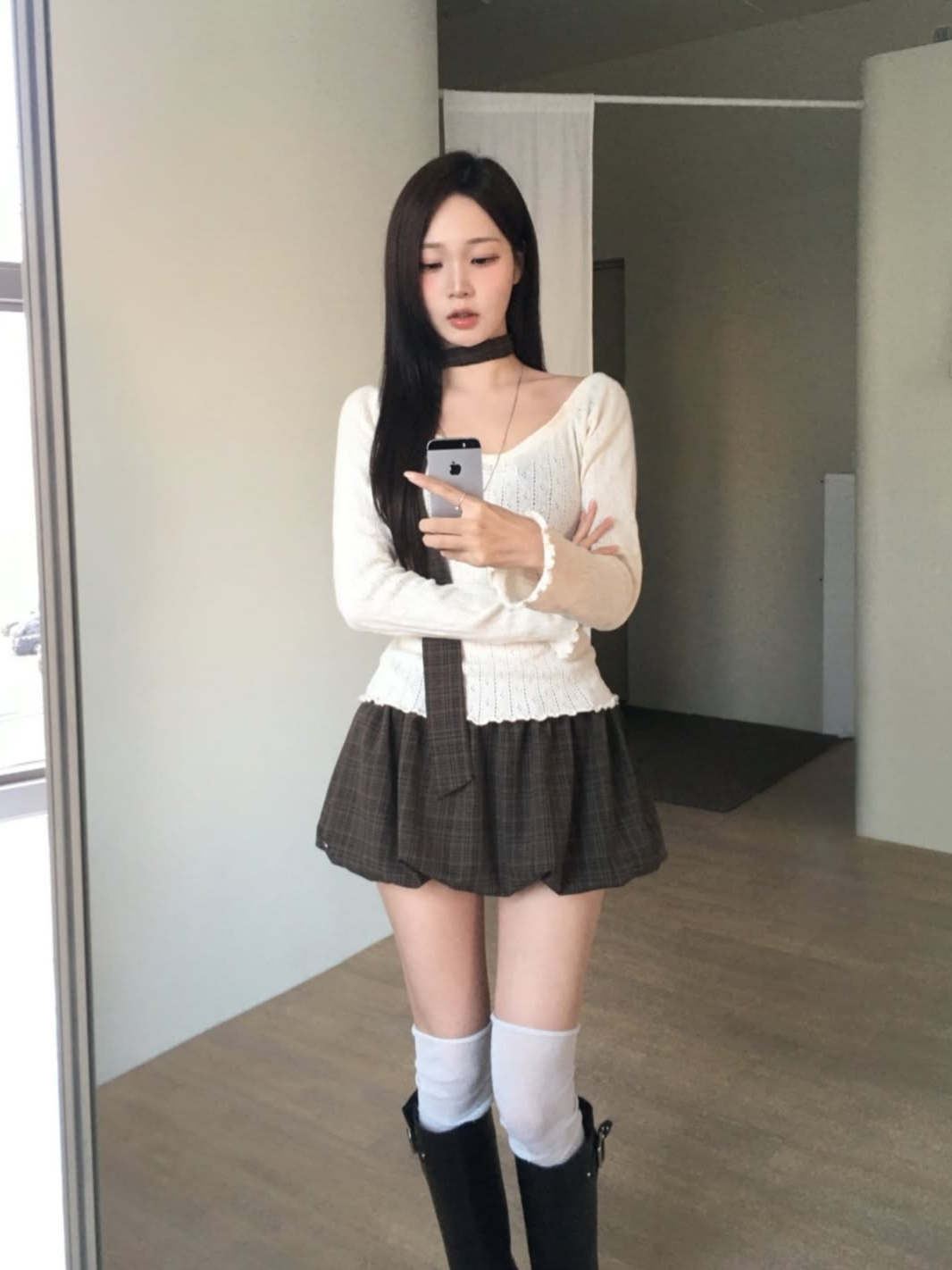 Rosefrantz Lace Label V-Neck Long Sleeve [Ivory], Rosefrantz Balloon Check Belted Miniskirt [Brown] 착용 스타일 - 2