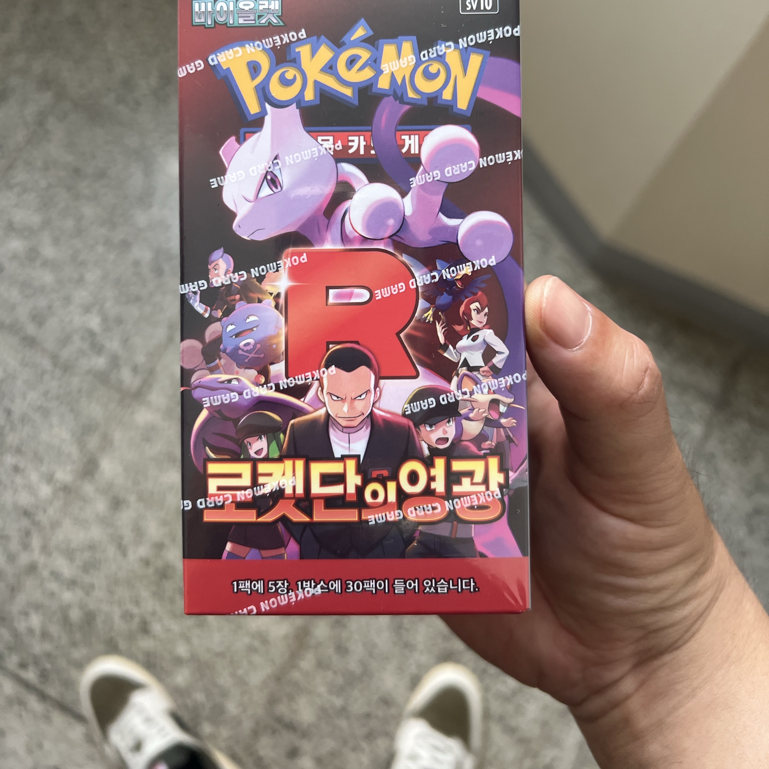 Pokemon TCG Scarlet & Violet Expansion Pack Glory of Team Rocket Box (Pack of 30) 착용 스타일