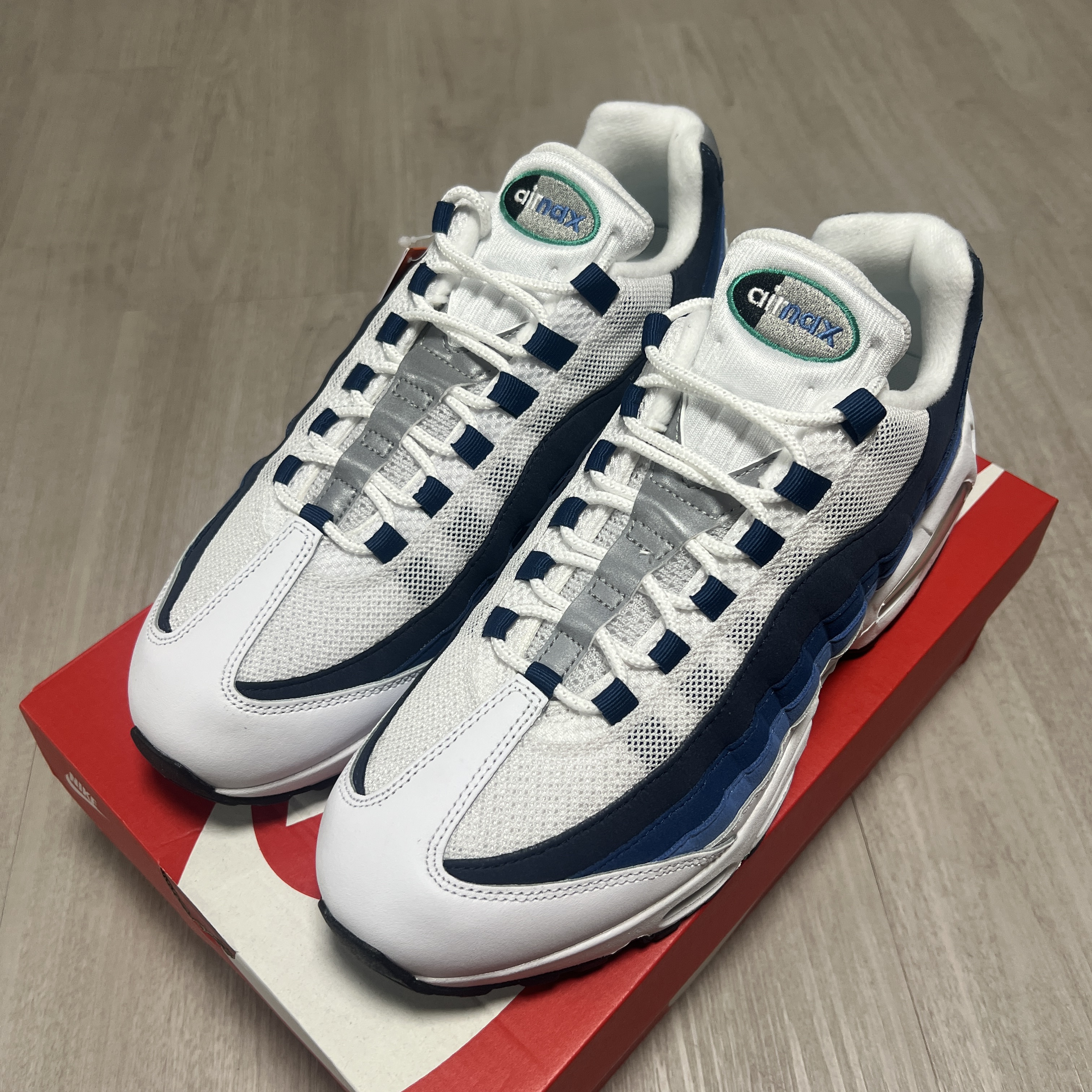 Nike Air Max 95 Big Bubble White Emerald Green, Nike Air Max 95 White Slate Blue 착용 스타일 - 1