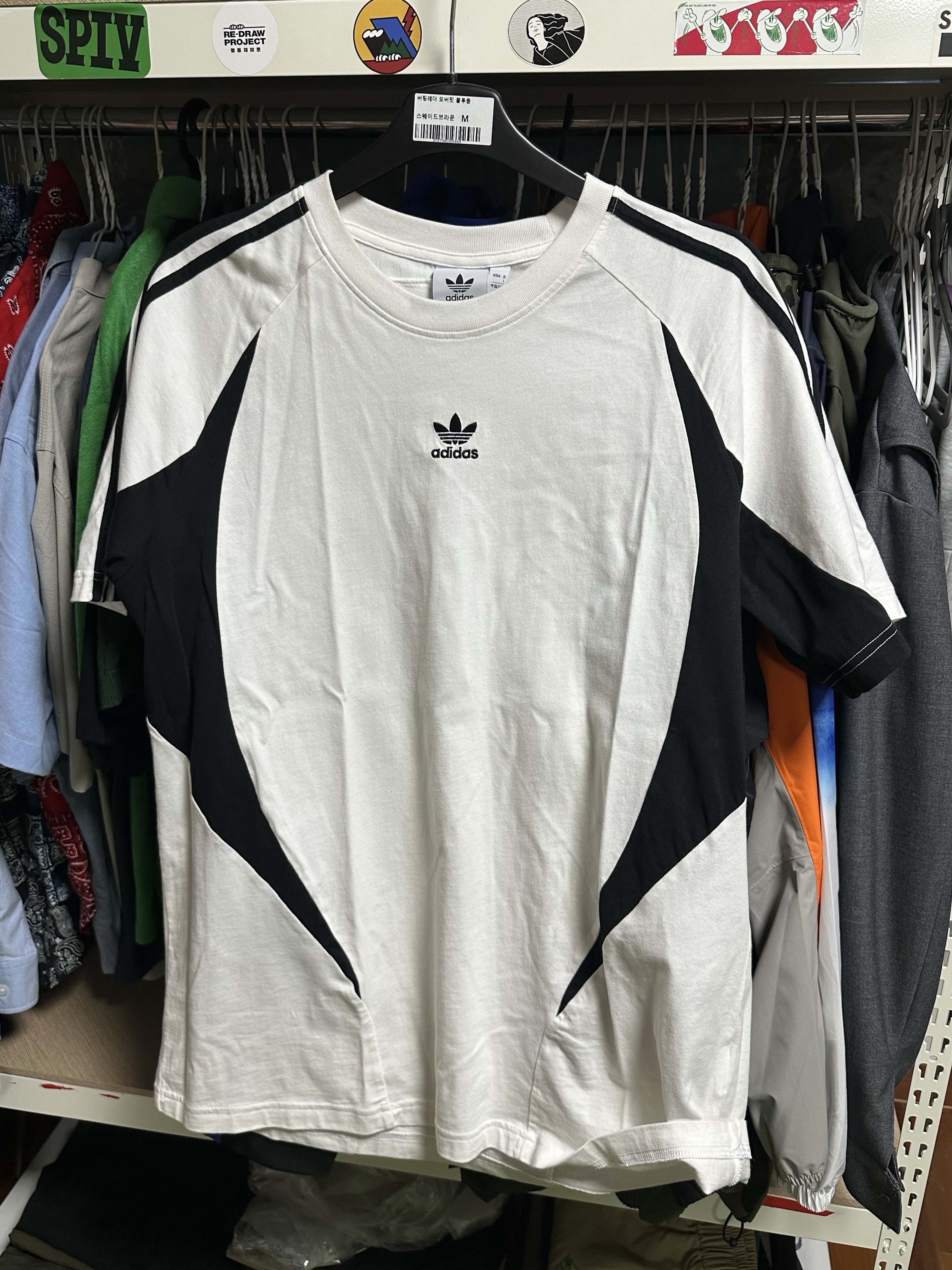 Adidas Archive T-Shirt White Black - KR Sizing 착용 스타일