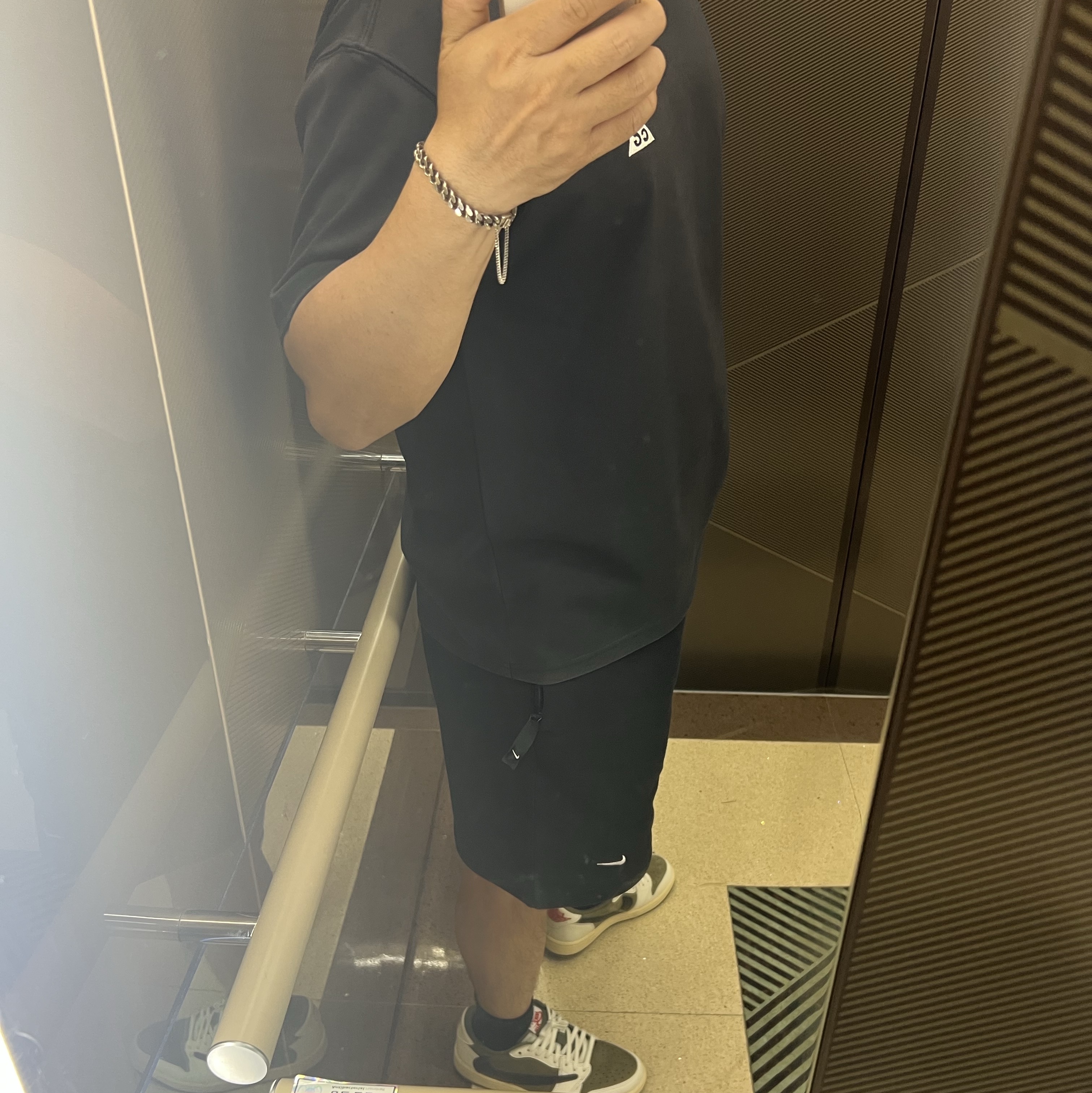 Jordan 1 x Travis Scott Retro Low OG SP Reverse Olive, Nike NRG Solo Swoosh Fleece Shorts Black - Asia 착용 스타일
