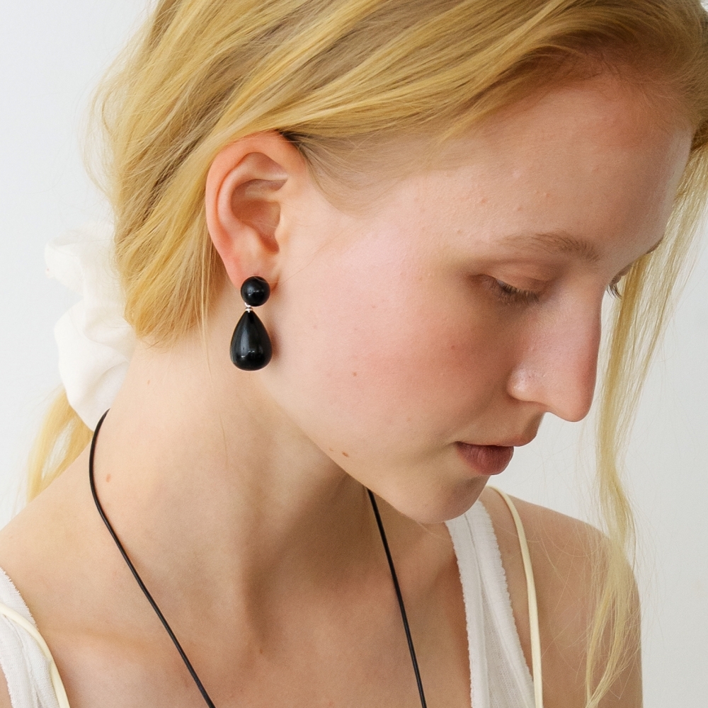 러브미몬스터 볼드 원석 드롭 귀걸이 블랙(lovememonster Bold Gem Drops Earrings BLACK) - 3