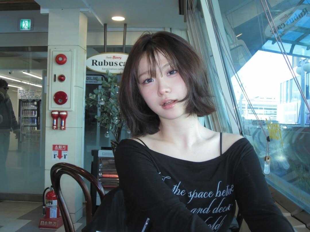 Rosefrantz Lettering Angel Long Sleeve [Black] 착용 스타일 - 3