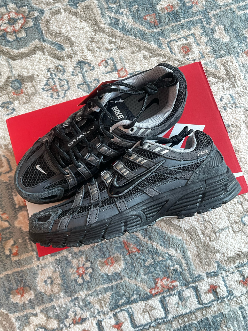 Nike P-6000 Suede Anthracite Chrome 착용 스타일 - 1