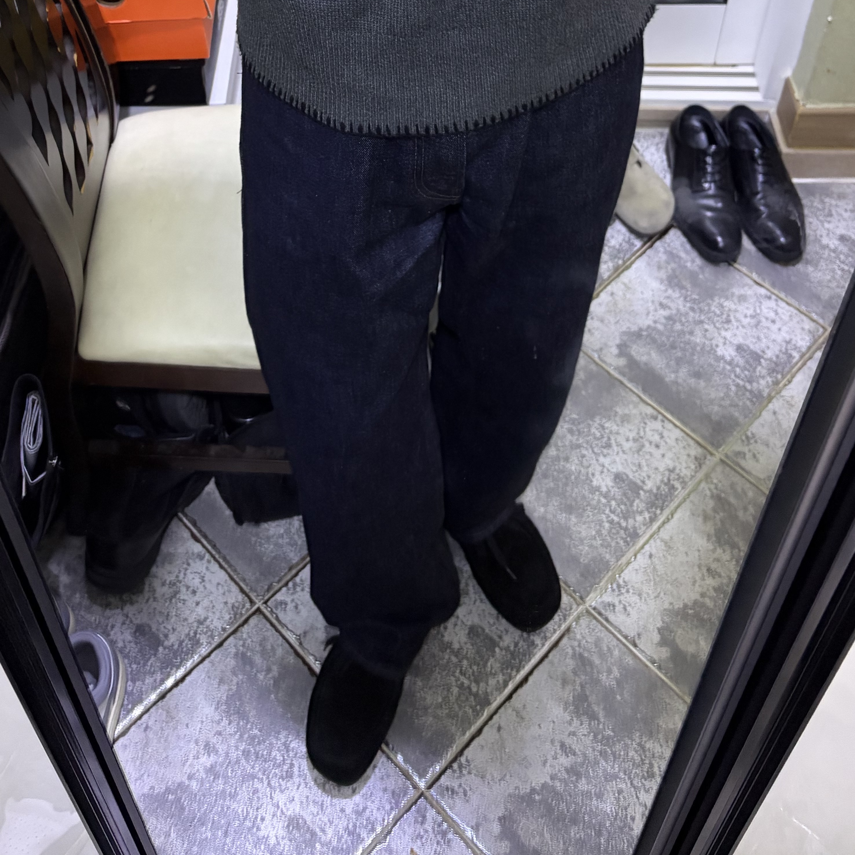 GU Real Leather Moccasin Shoes Black 착용 스타일 - 2