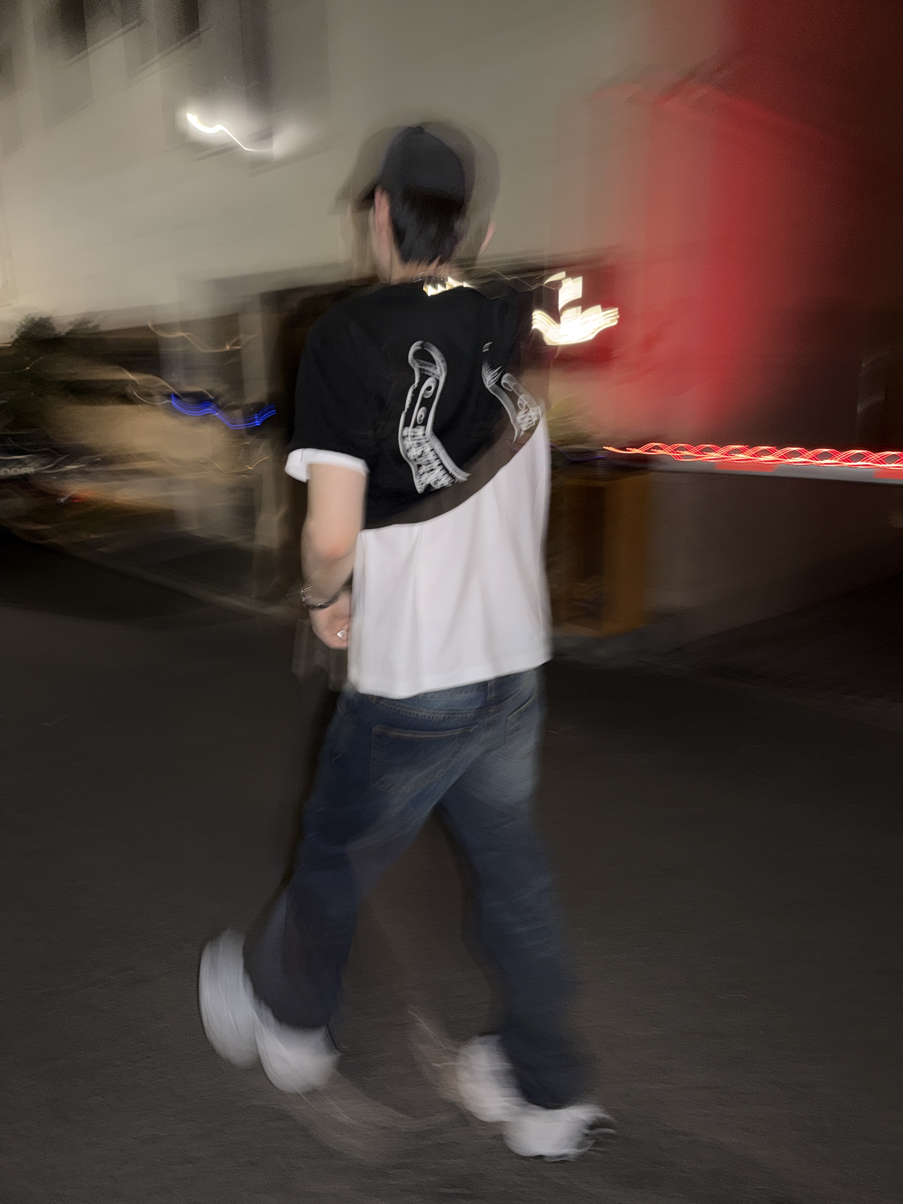 Thevinylhouse Lucky House Tee Black 착용 스타일 - 6