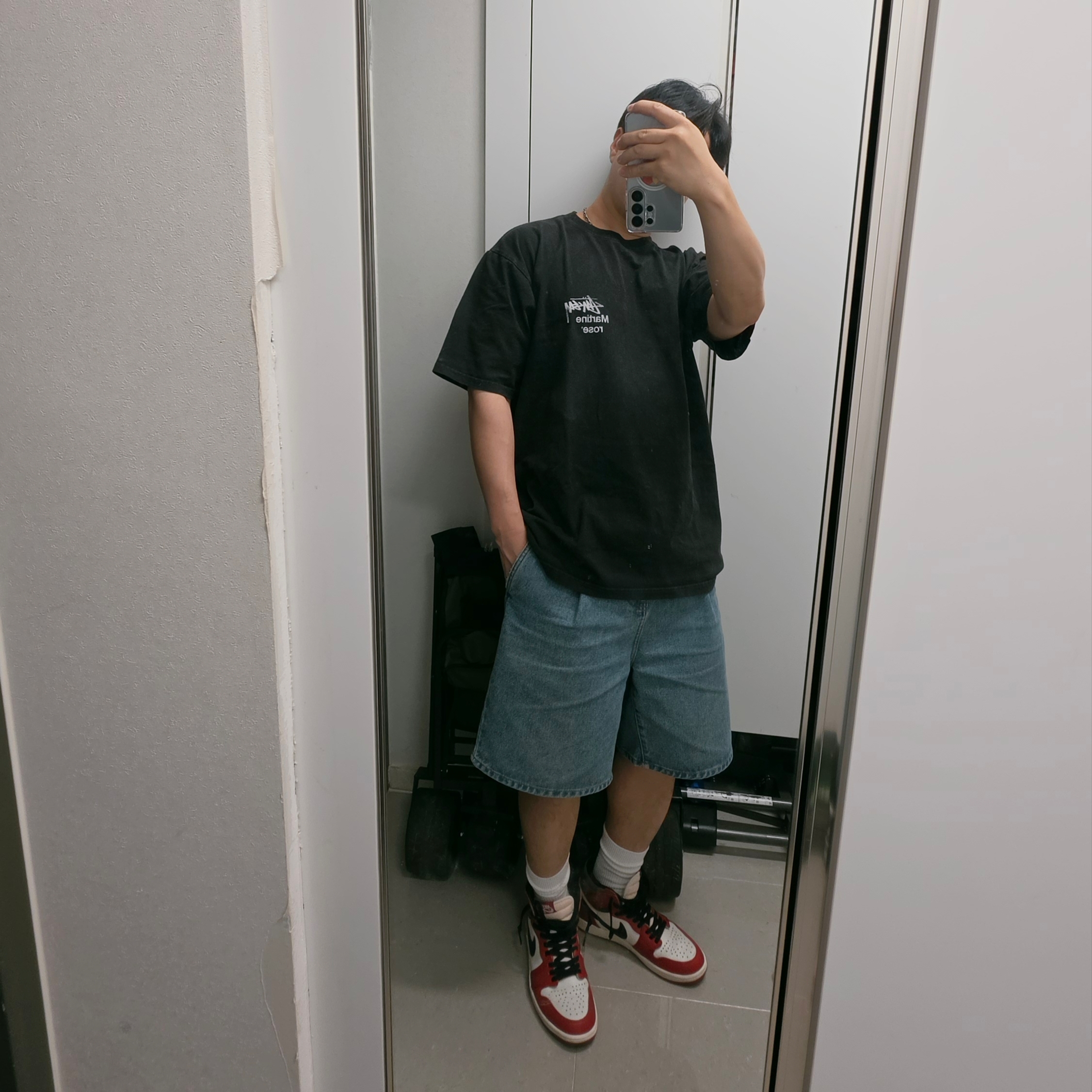 Jordan 1 Retro High OG Chicago 2022, Stussy x Martine Rose Collage Pigment Dyed T-Shirt Black 착용 스타일