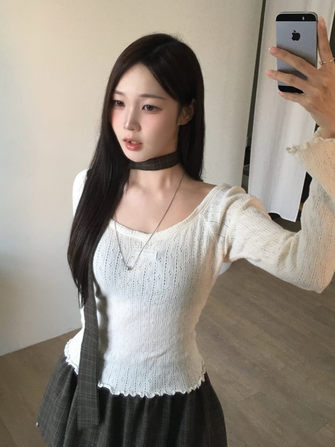 Rosefrantz Lace Label V-Neck Long Sleeve [Ivory], Rosefrantz Balloon Check Belted Miniskirt [Brown] 착용 스타일 - 1