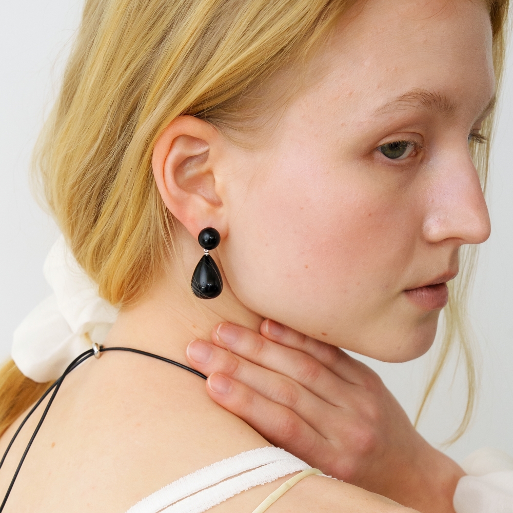 러브미몬스터 볼드 원석 드롭 귀걸이 블랙(lovememonster Bold Gem Drops Earrings BLACK) - 4