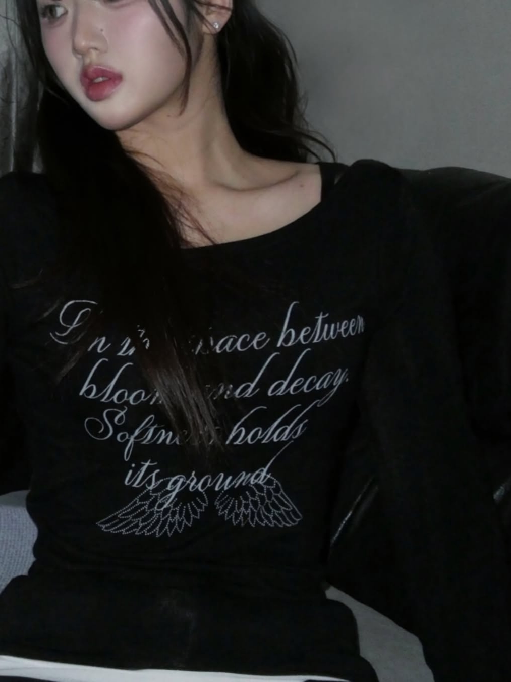 Rosefrantz Lettering Angel Long Sleeve [Black] 착용 스타일 - 2