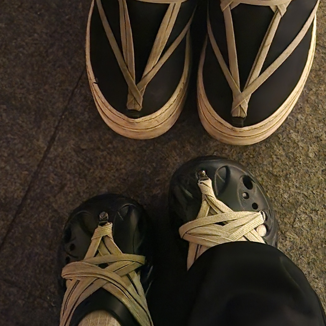 (W) Crocs Caged Clog Black 착용 스타일 - 6