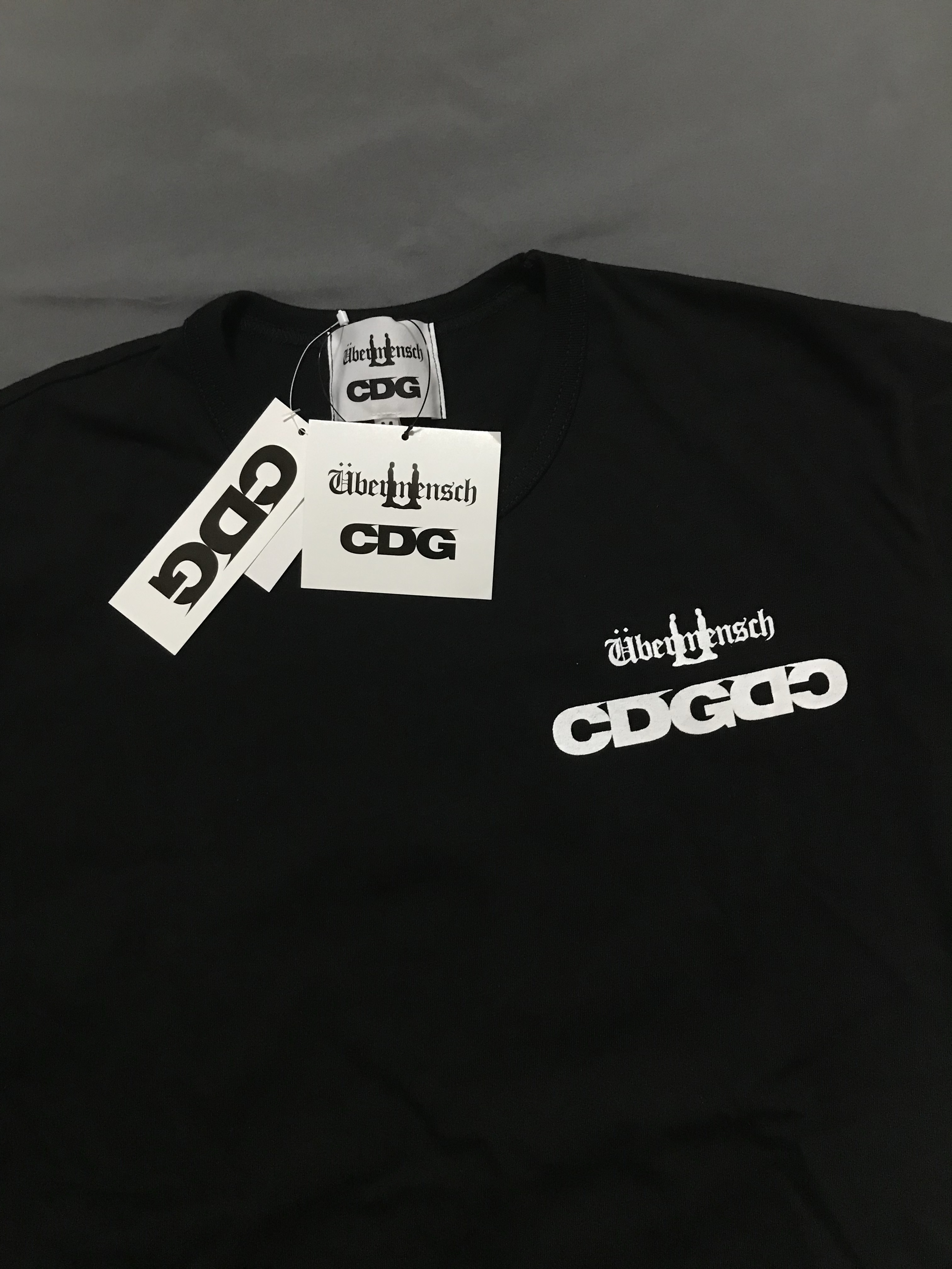 CDG x G-DRAGON Ubermensch CDGDC Symbol T-Shirt Black 착용 스타일 - 6