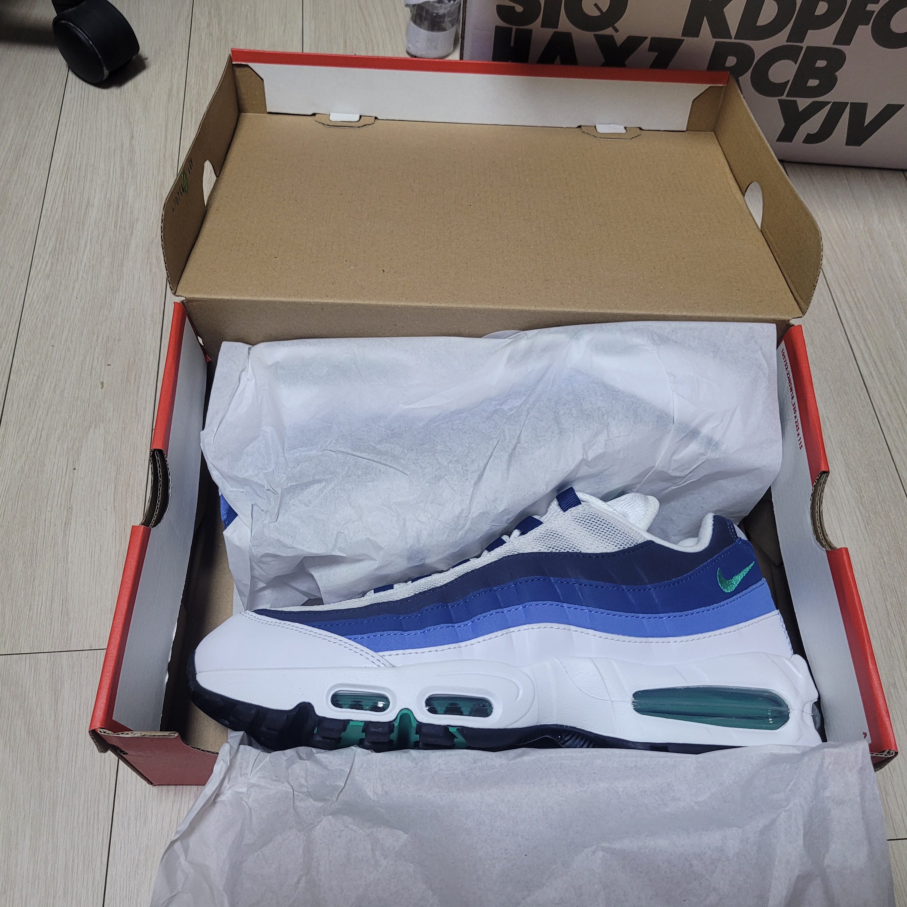 Nike Air Max 95 Big Bubble White Emerald Green 착용 스타일 - 2