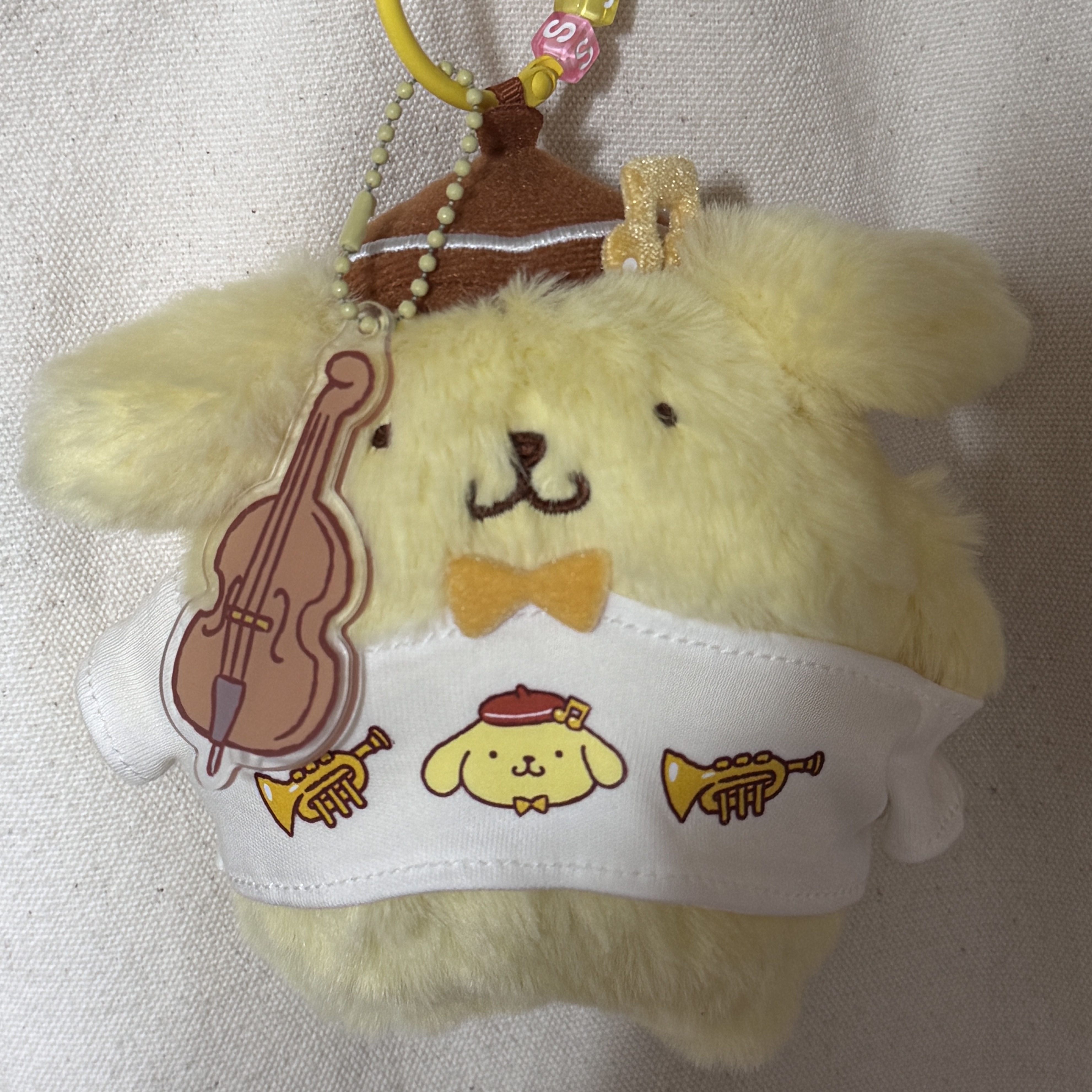 SJF X POMPOMPURIN PLUSH KEYCHAIN - YELLOW 착용 스타일 - 2