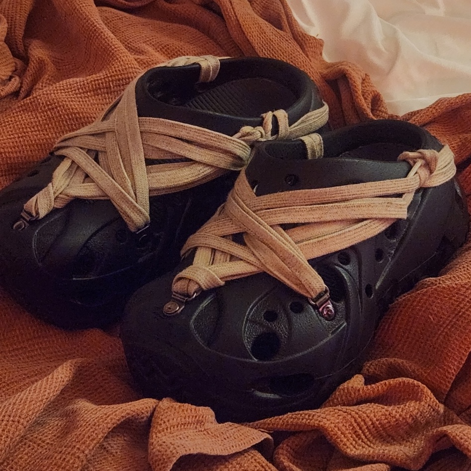 (W) Crocs Caged Clog Black 착용 스타일 - 4