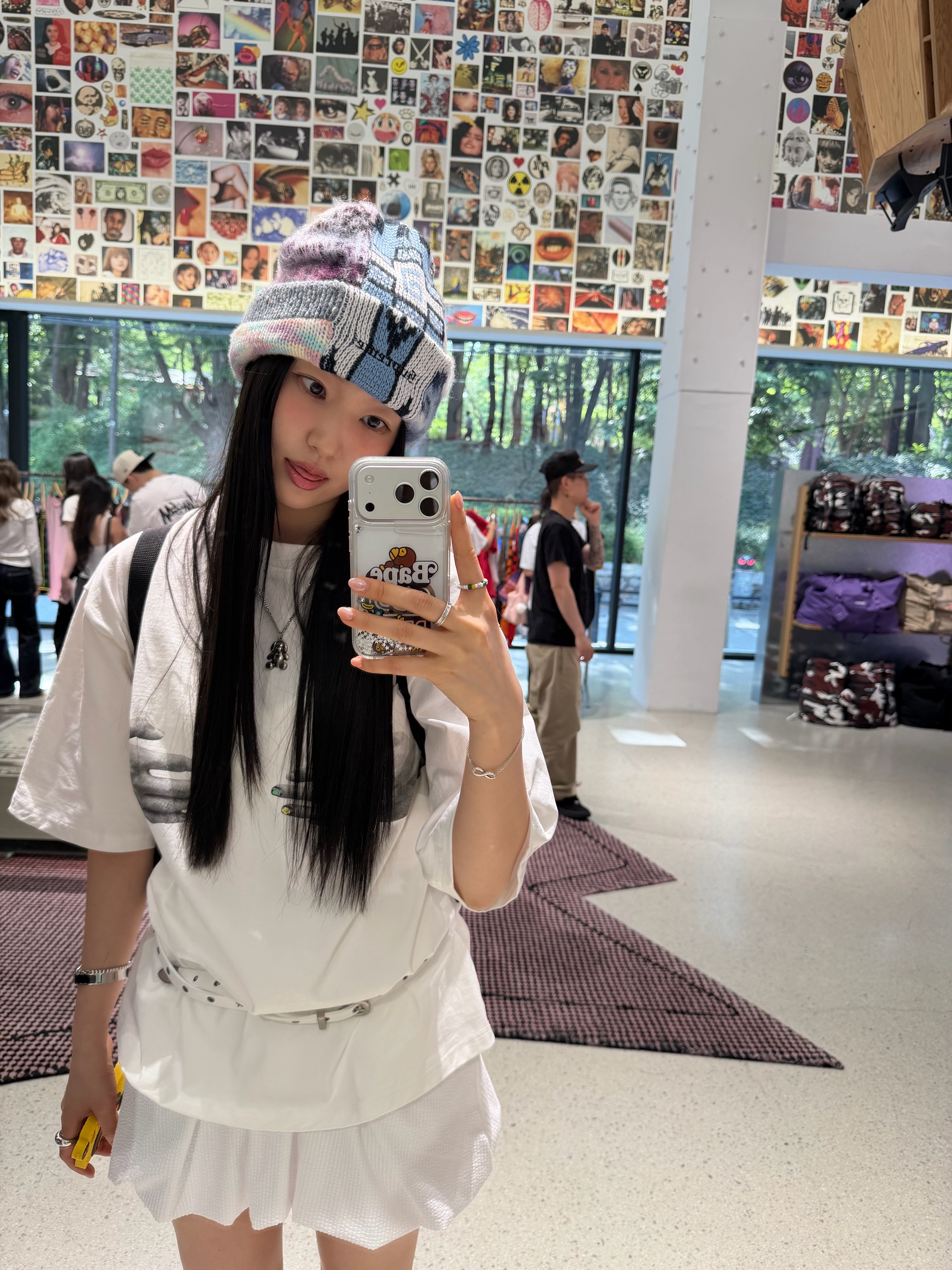 BAPE Baby Milo Glitter iPhone 17 Pro Case Clear, Supreme Patchwork Beanie Light Blue - 26SS 착용 스타일