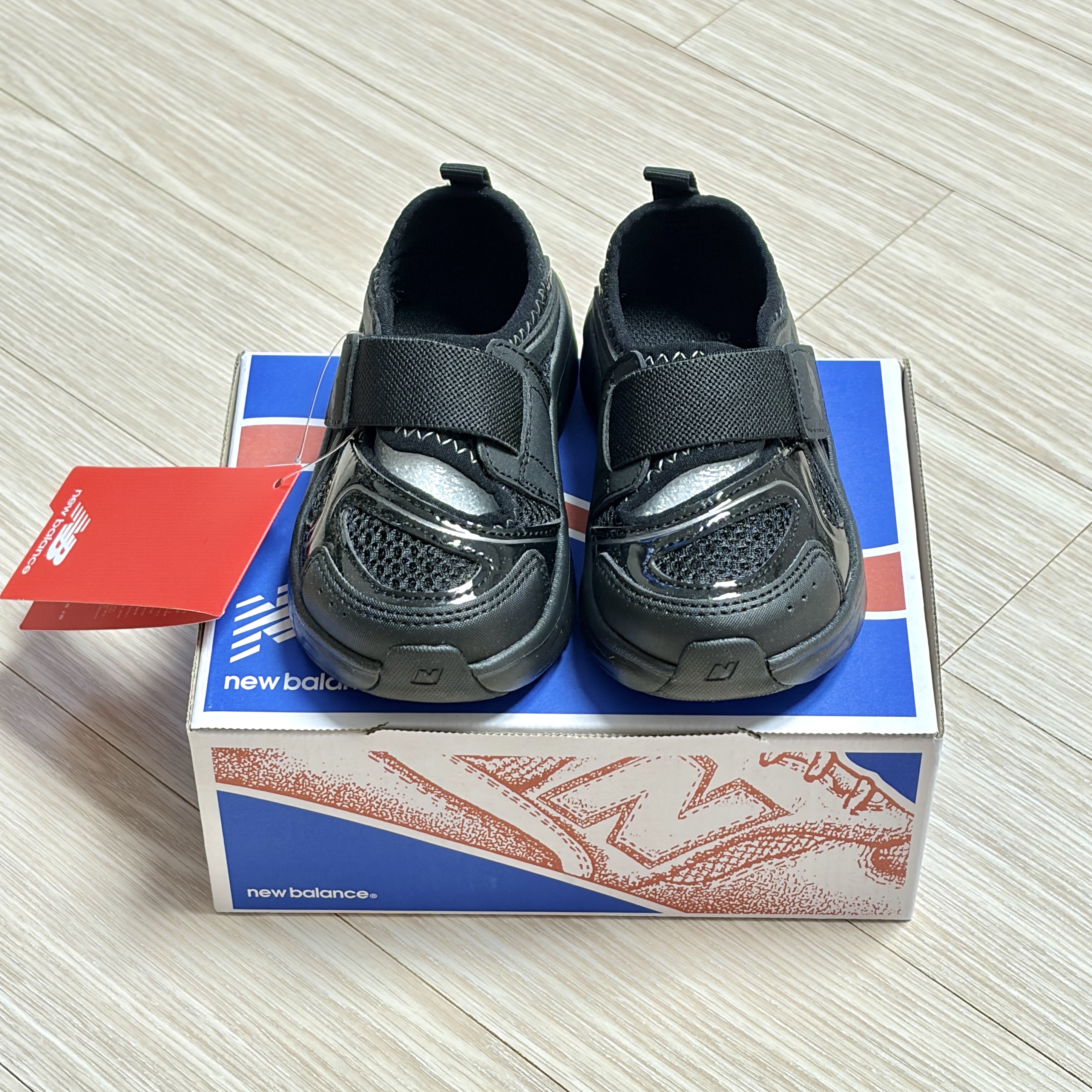 (TD) New Balance Freedle X Sandal Jet Black 착용 스타일 - 2