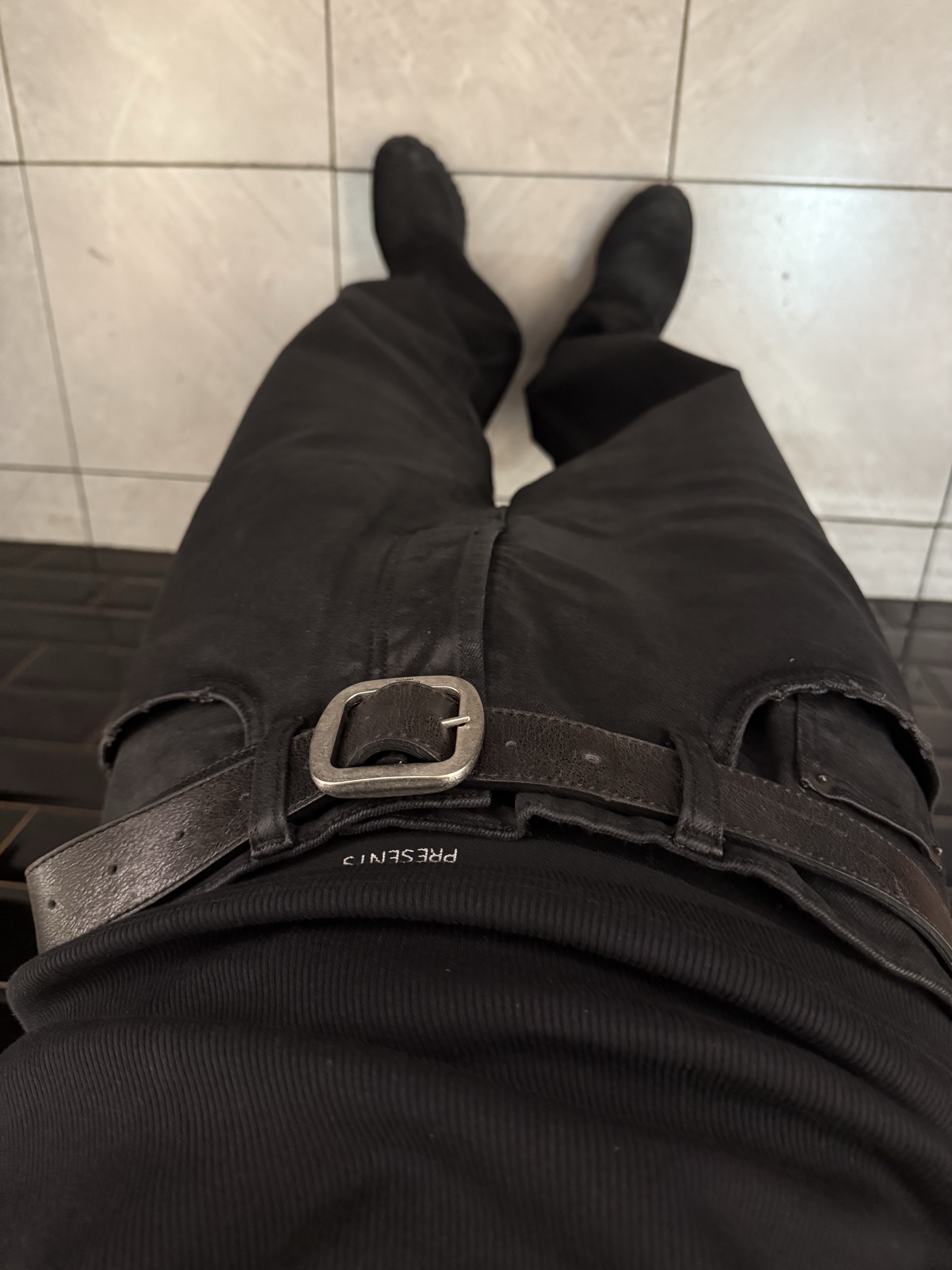 Undermycar MU.128 Original Logo Cracked Leather Belt Silver / Black, Mu.Go Gashapon Basic Logo Drawers Black & Random 착용 스타일 - 1