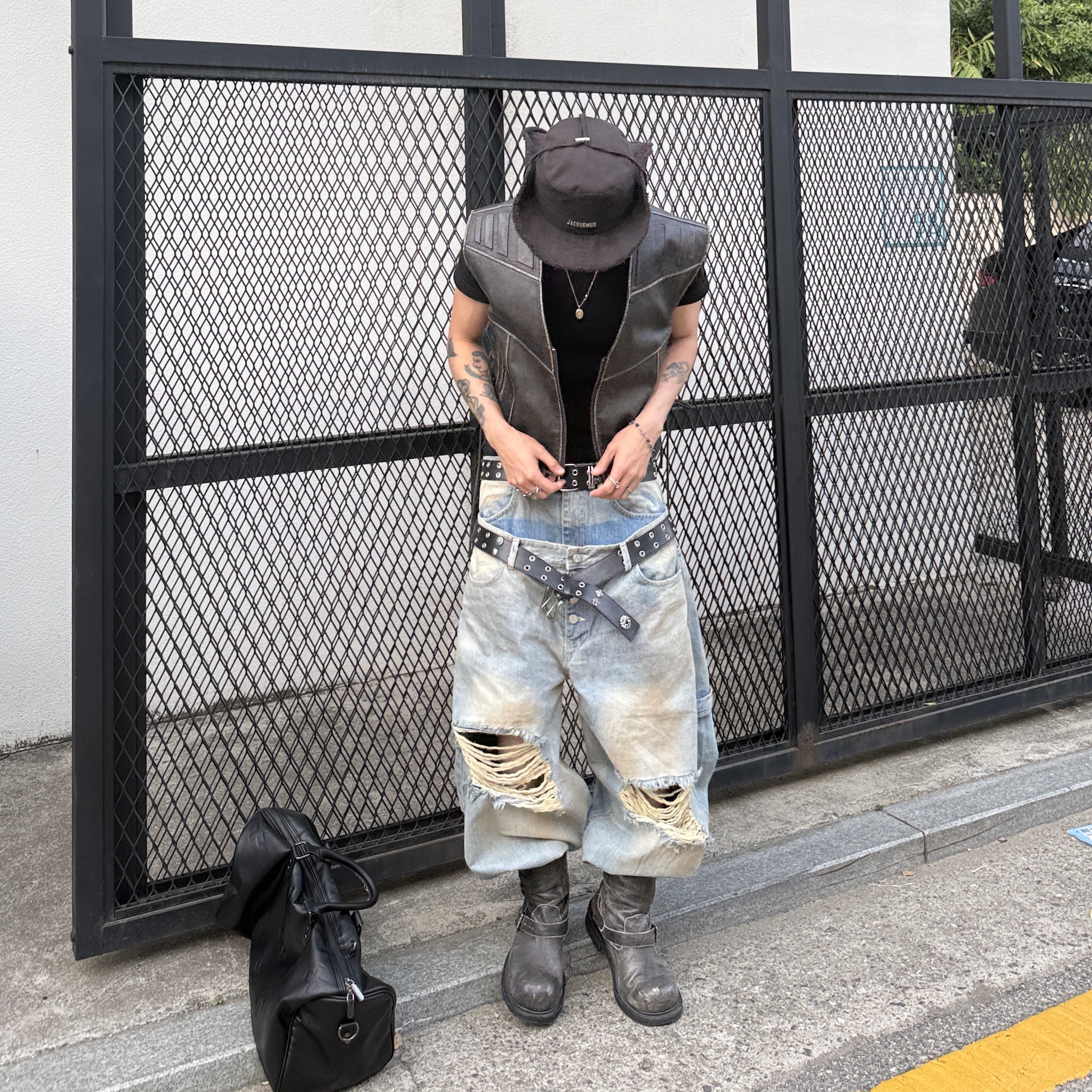 Jacquemus Le Bob Artichaut Bucket Hat Black 착용 스타일 - 3