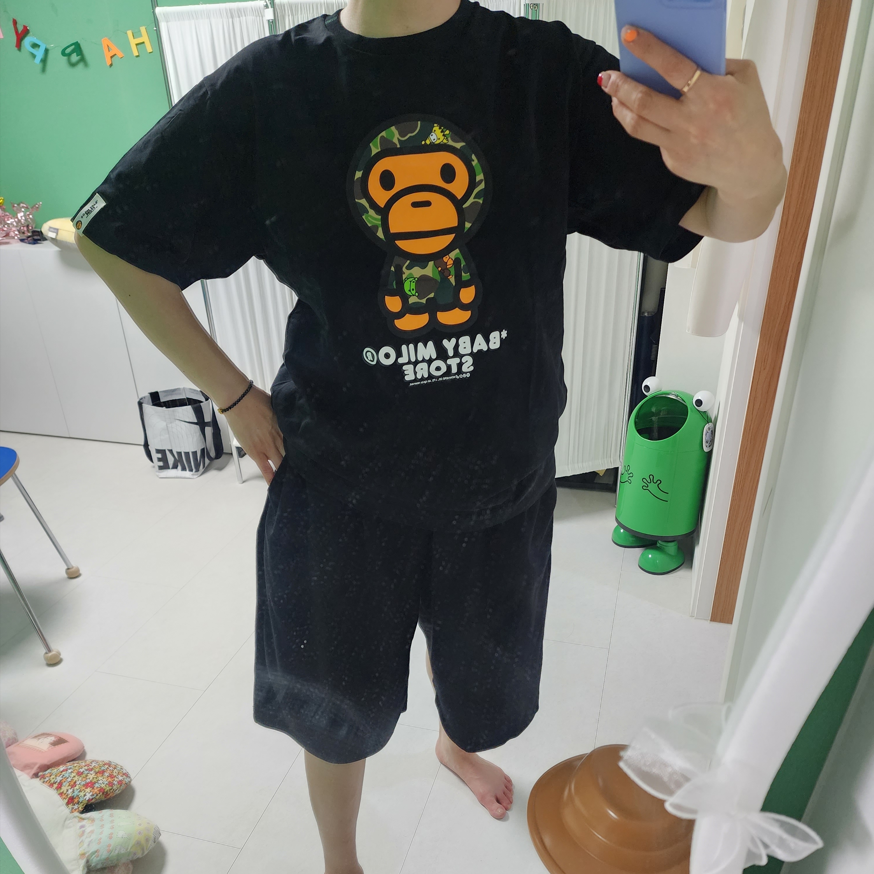 (W) BAPE Milo Regular Fit T-Shirt Black, BAPE Baby Milo Mobile Bag Brown 착용 스타일 - 5