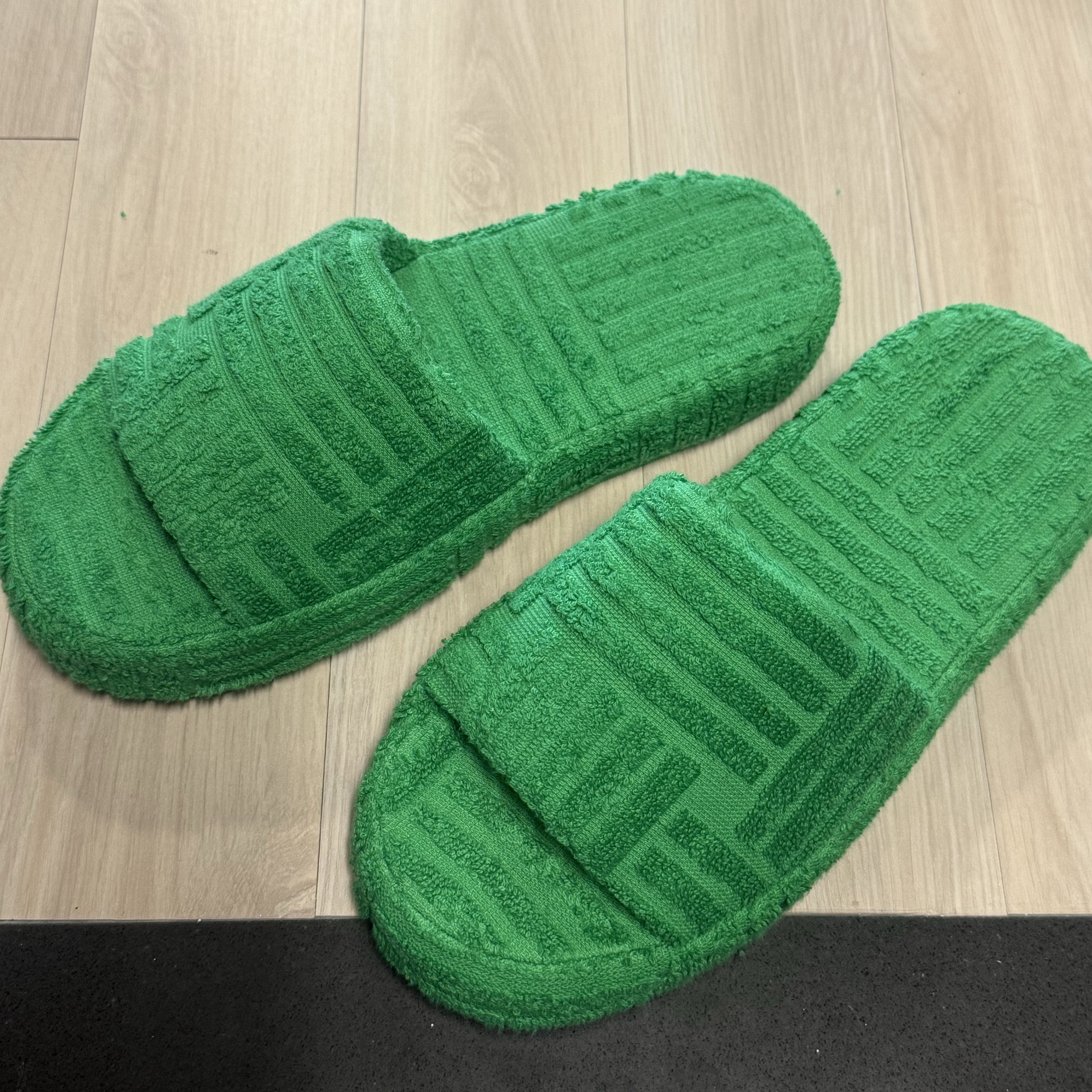 (W) Bottega Veneta Resort Sponge Grass 착용 스타일