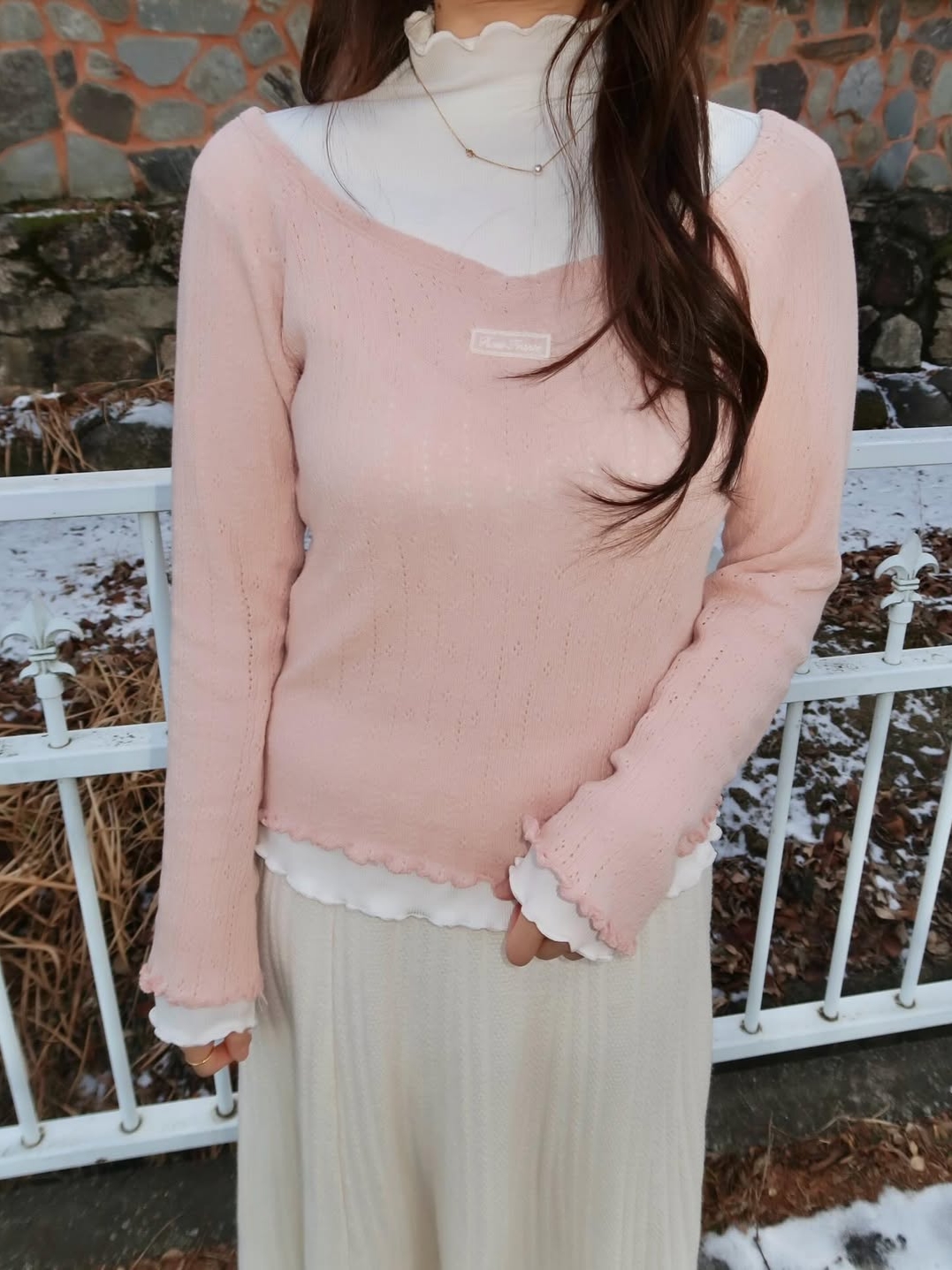 Rosefrantz Lace Label V-Neck Long Sleeve [Pink] 착용 스타일 - 2
