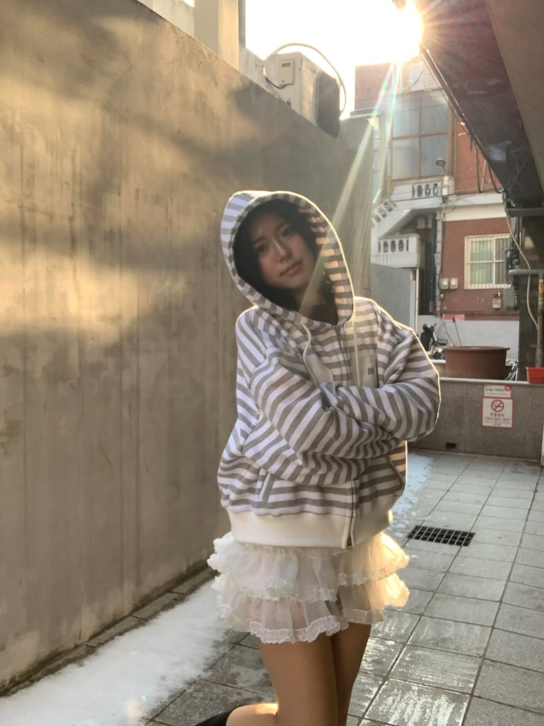 Rosefrantz Patch Stripe Hood Zip-Up [Ivory] 착용 스타일 - 2