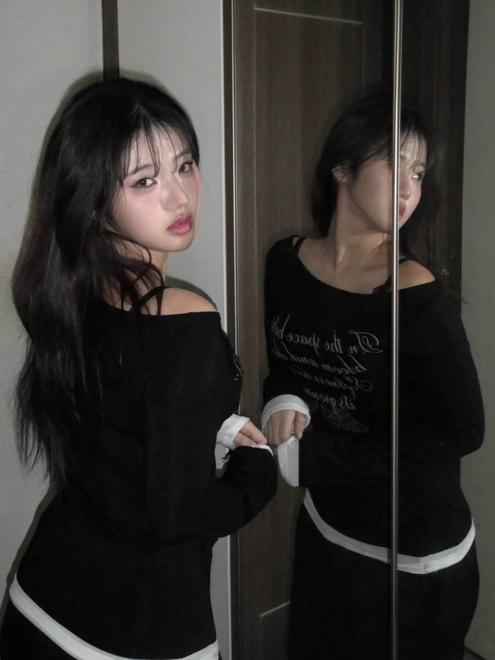 Rosefrantz Lettering Angel Long Sleeve [Black] 착용 스타일 - 1