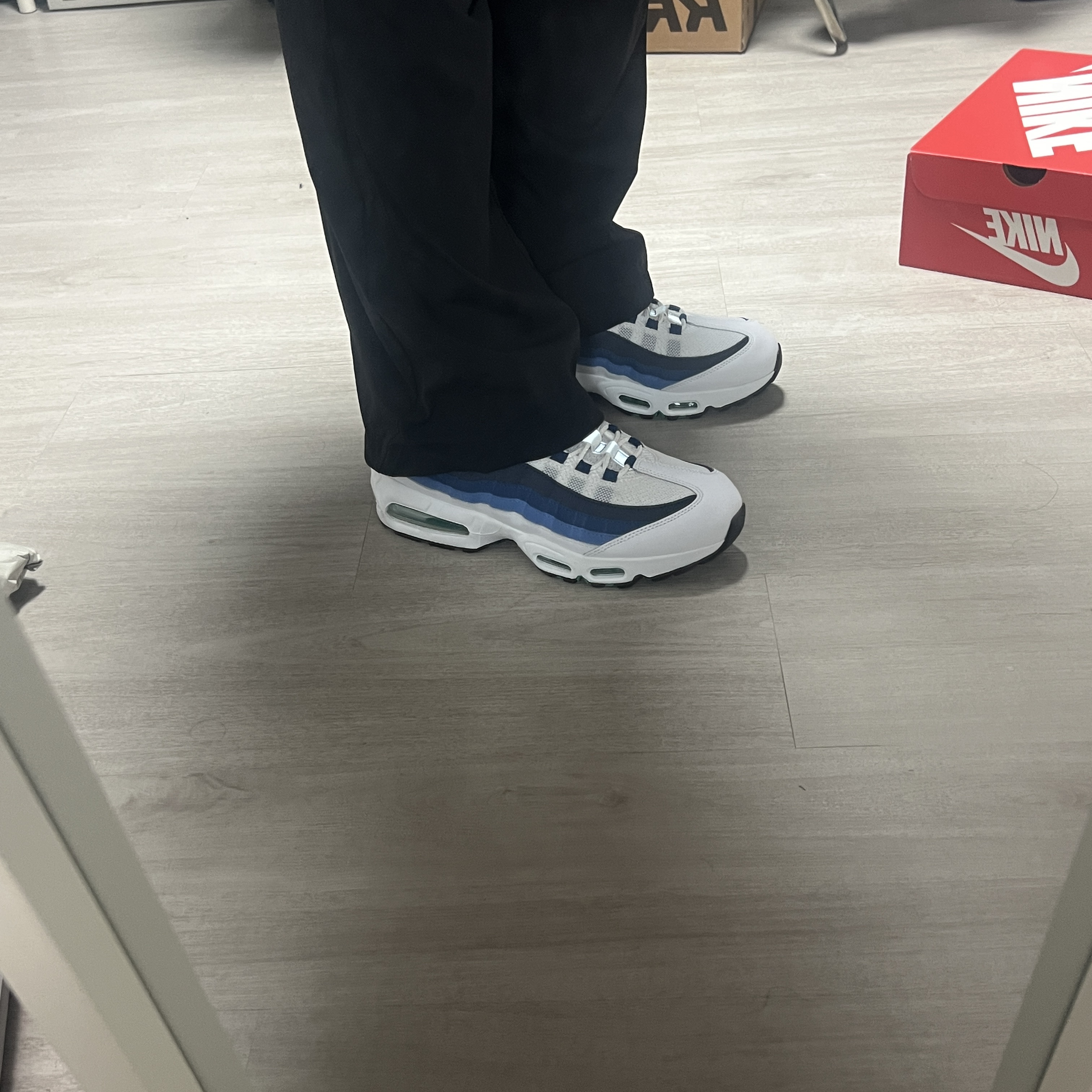 Nike Air Max 95 Big Bubble White Emerald Green, Nike Air Max 95 White Slate Blue 착용 스타일 - 3