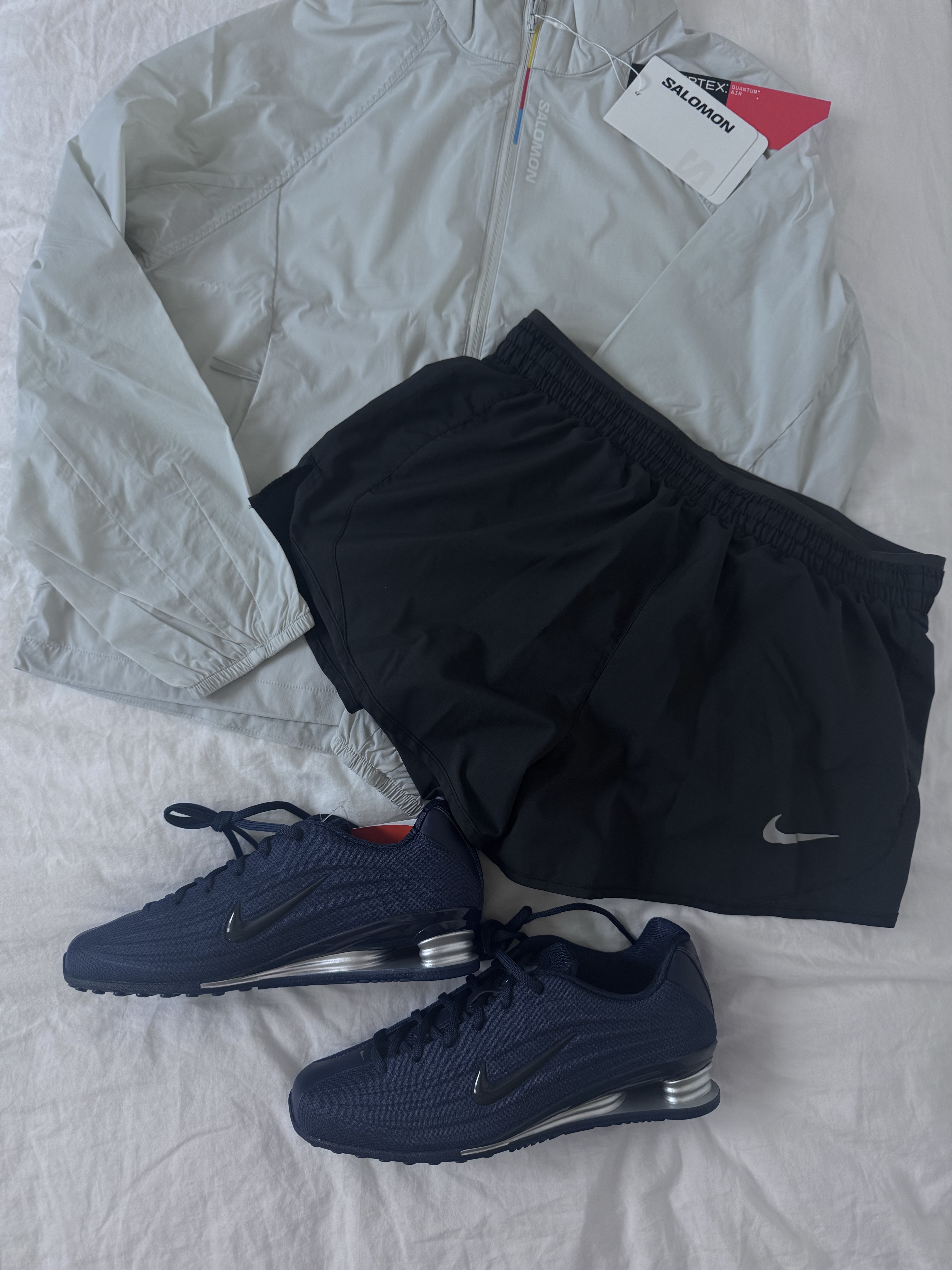 (W) Nike Shox Z Midnight Navy and Metallic Silver 착용 스타일 - 2